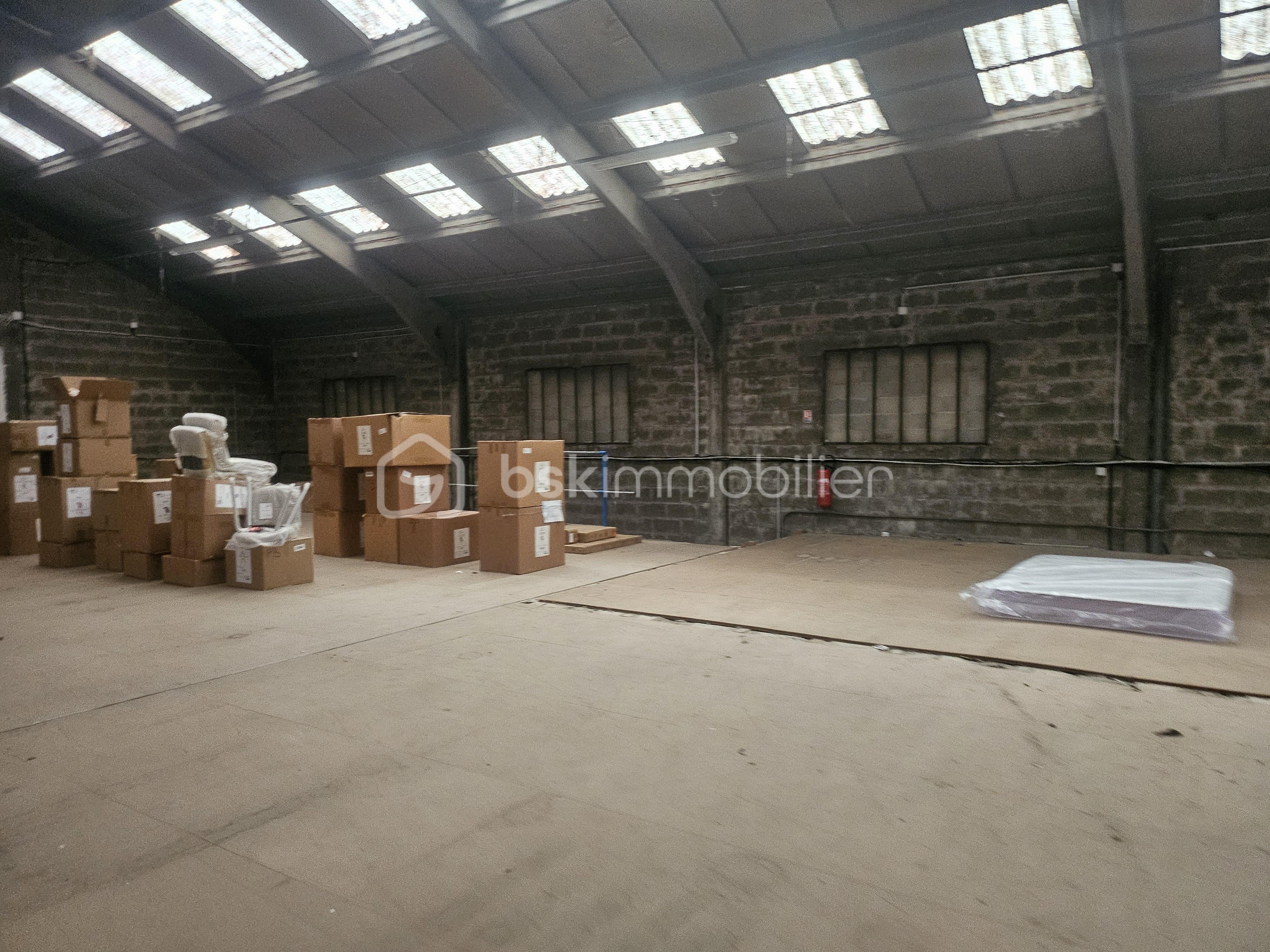 Local commercial de 1 930 m² - 20251108_153624.jpg