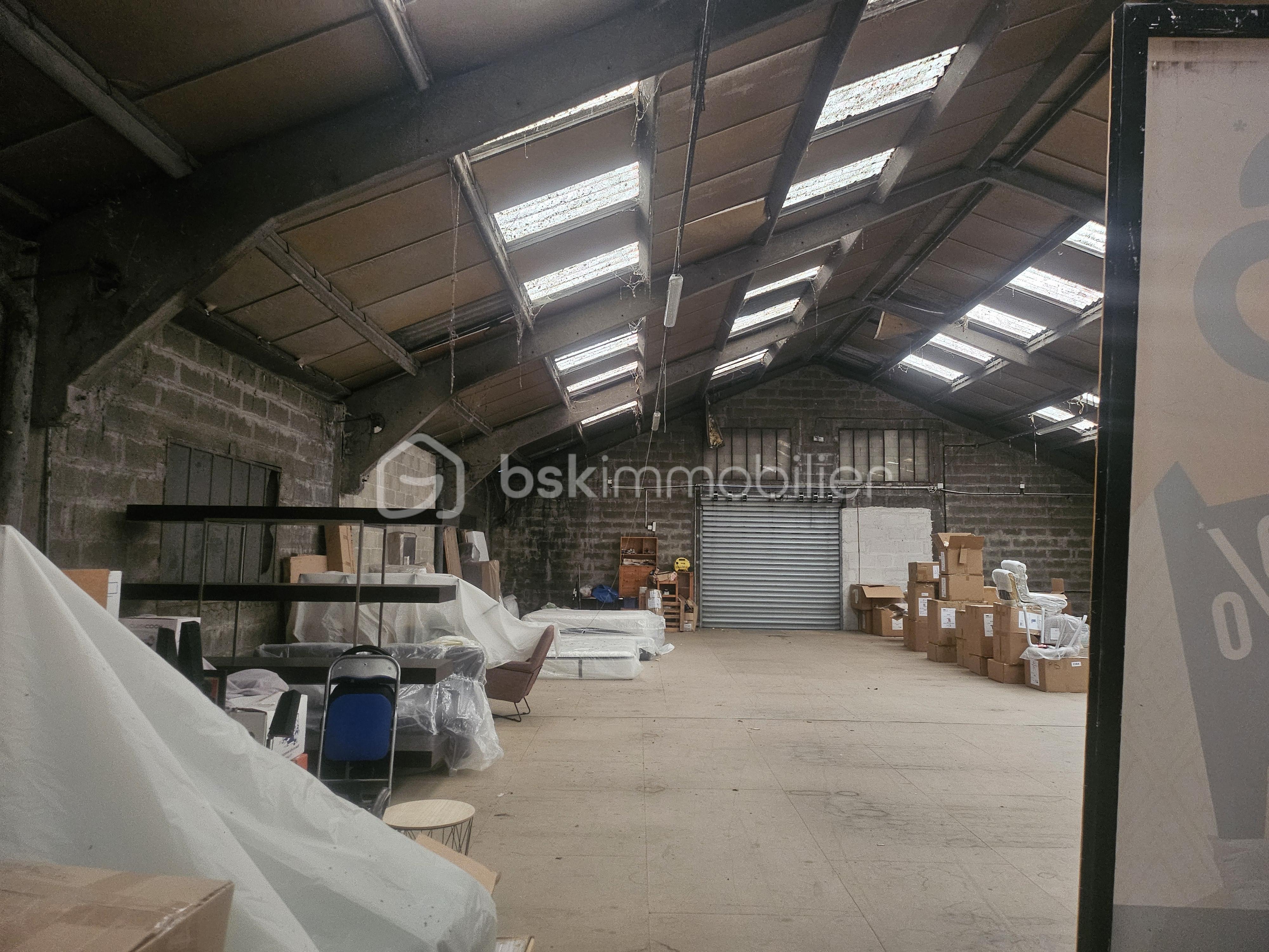 Local commercial de 1 930 m² - 20251108_153609.jpg