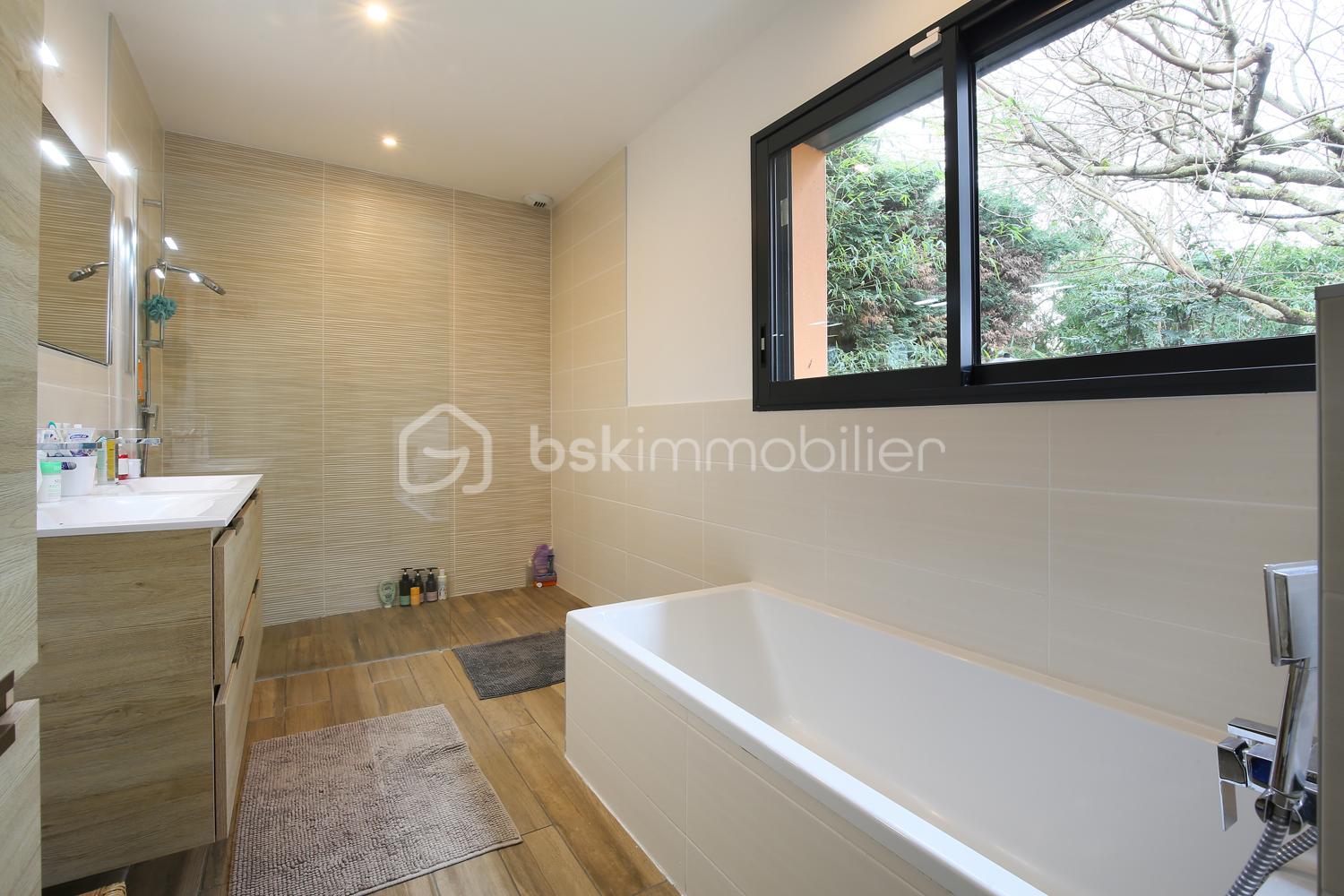 Maison d architecte de 202 m² - web 07 - Chambre2 SDB 01.jpg