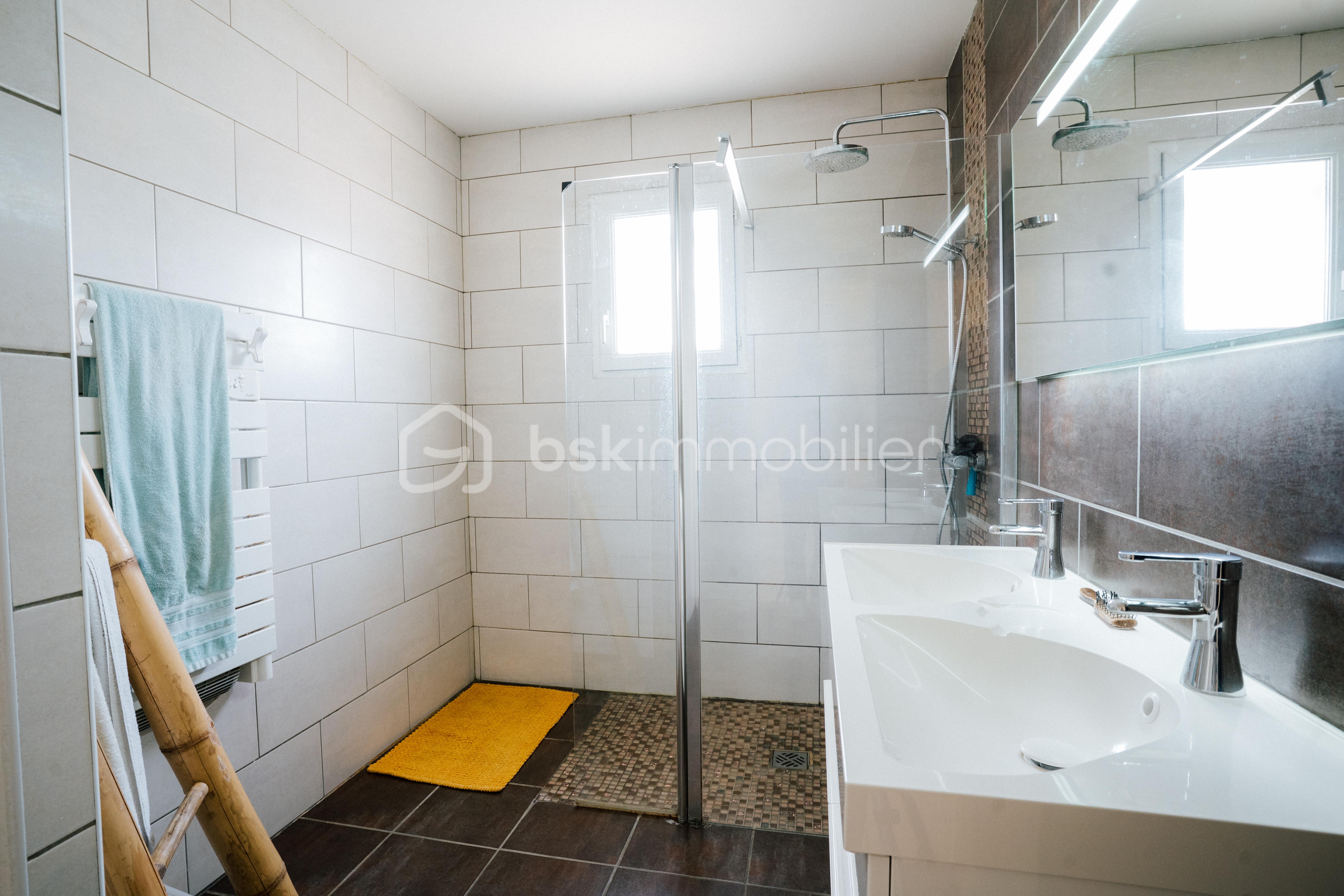 Maison de 115 m² - MAISON BAGES AVEC PISCINE-11.jpg