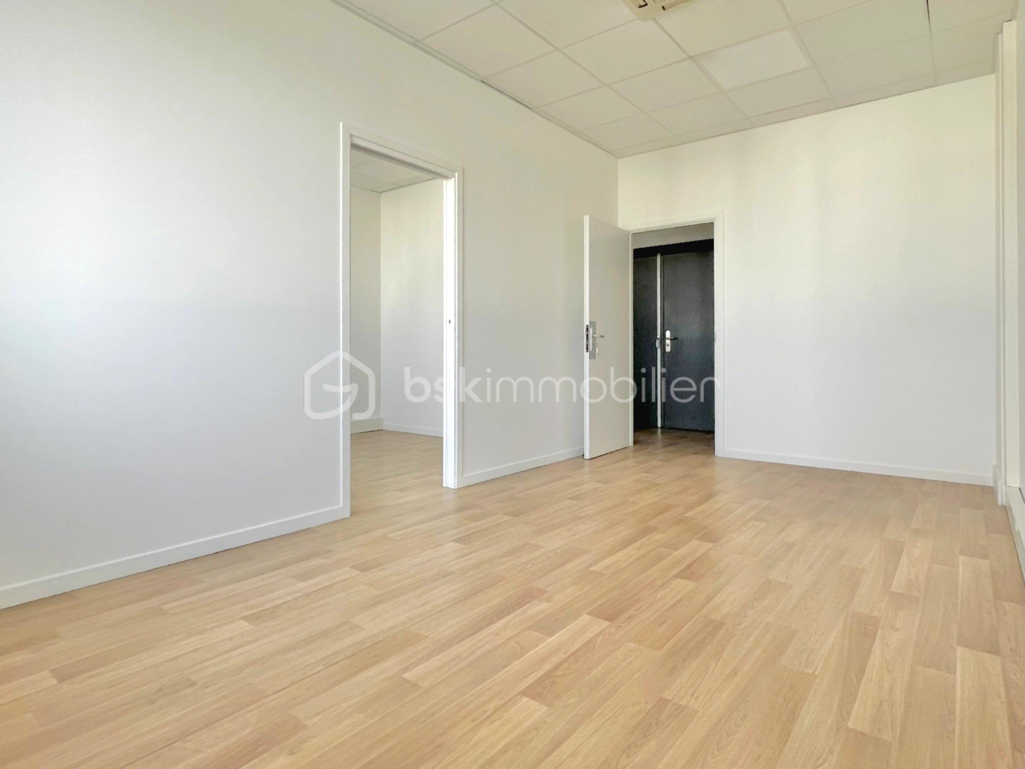 Bureau de 33,54 m² - IMG_8180.JPEG