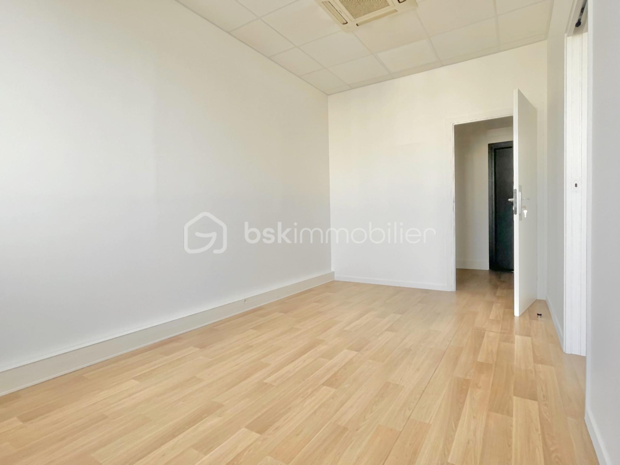 Bureau de 33,54 m² - IMG_8183.JPEG