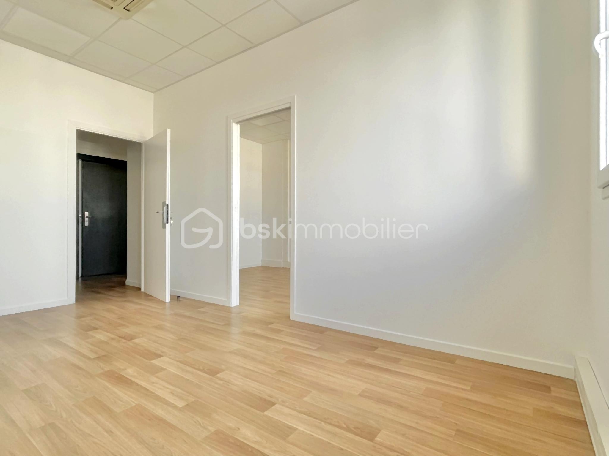 Bureau de 33,54 m² - IMG_8184.JPEG