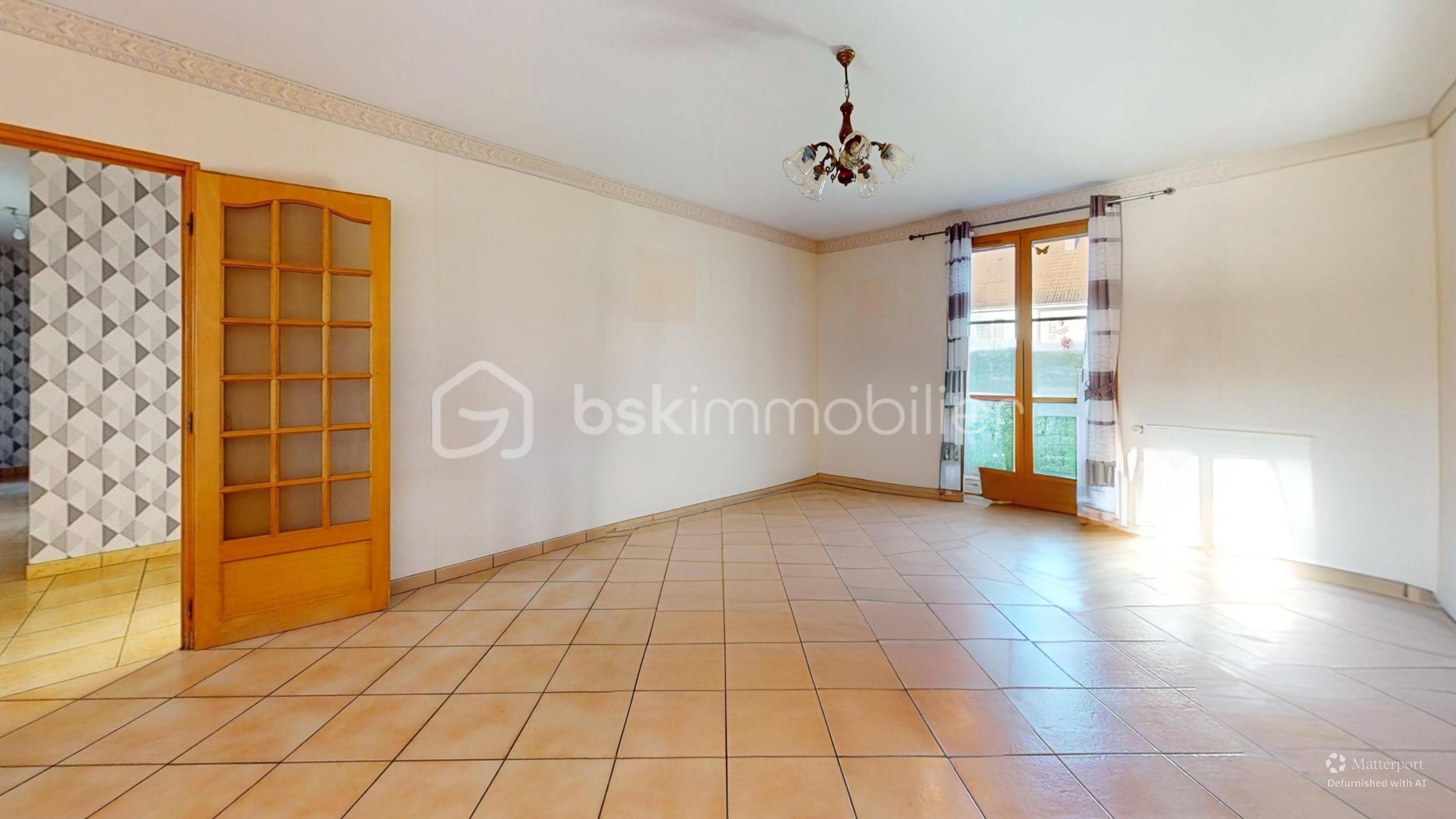 Maison de 155 m² - Chemin-du-Four-a-Platre-Dining-Room-Defurnished.jpg