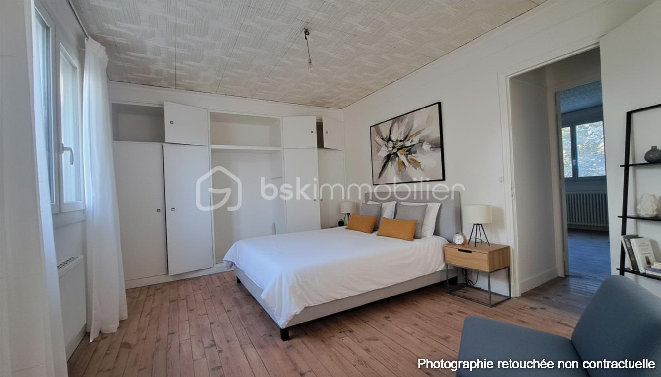 Maison de 230 m² - generated_2025-12-29T18_56_33.541.jpg