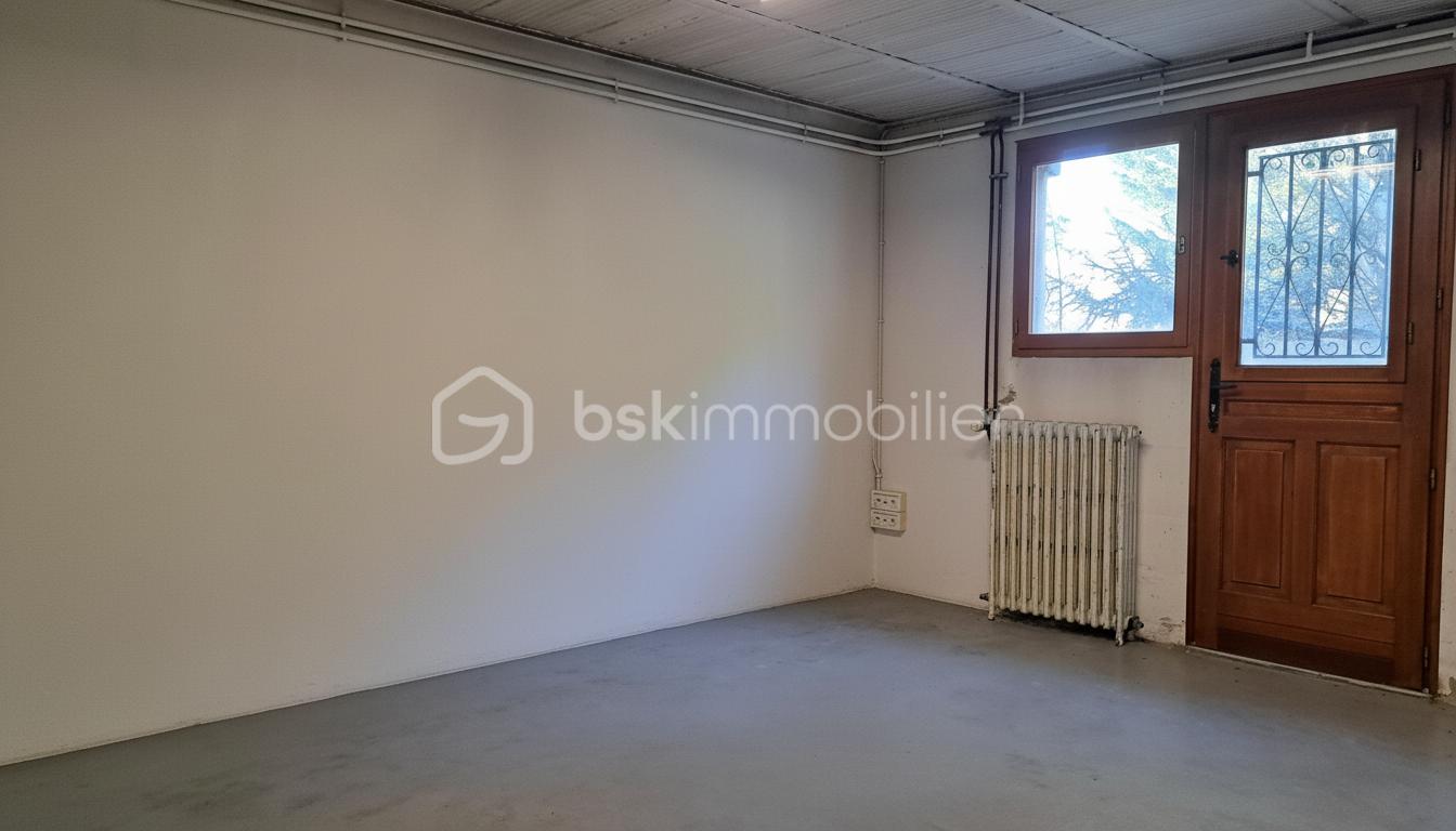 Maison de 230 m² - generated_2025-12-29T19_16_22.719.jpg