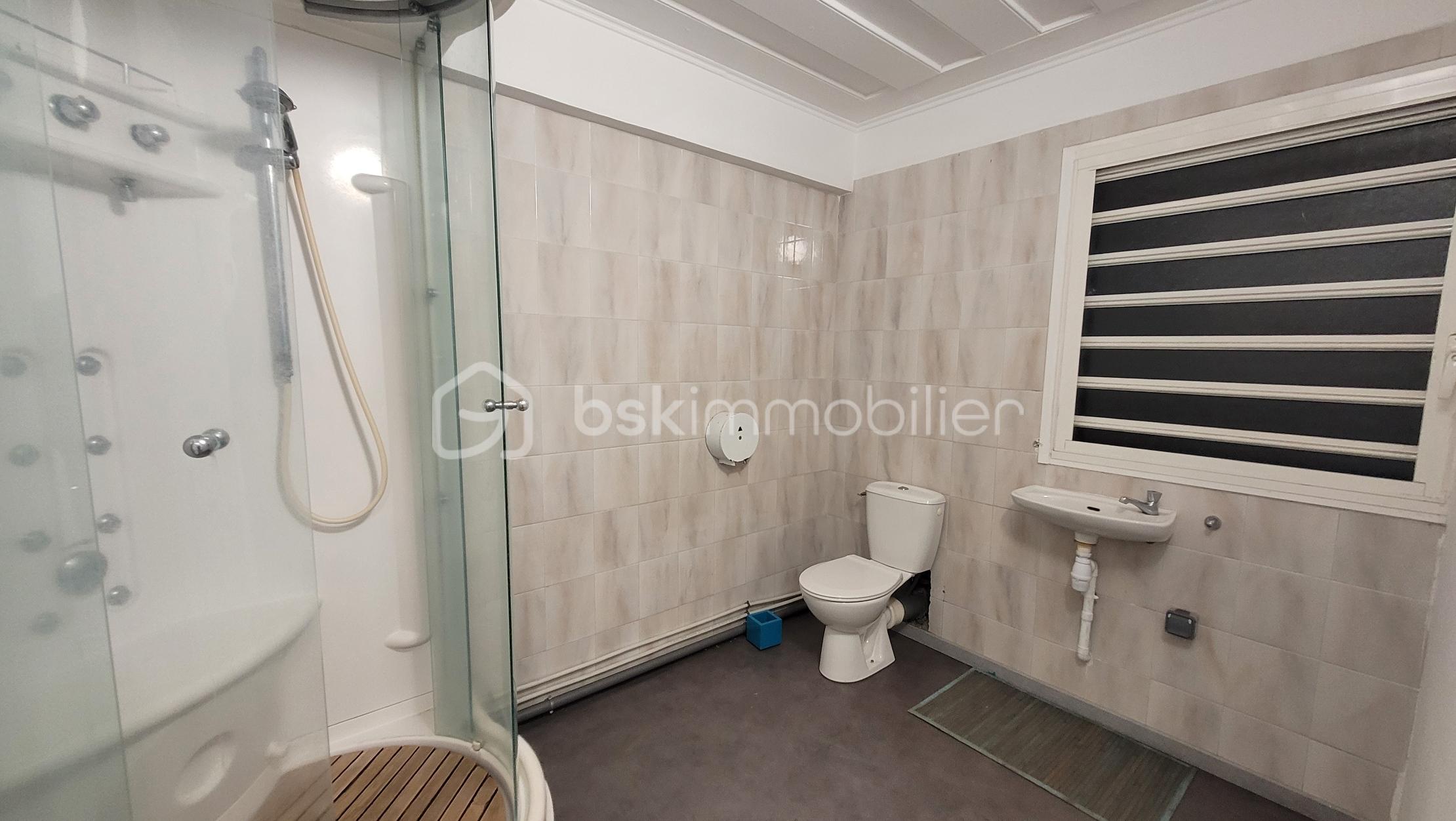 Bureau de 140 m² - 215095-08.jpg