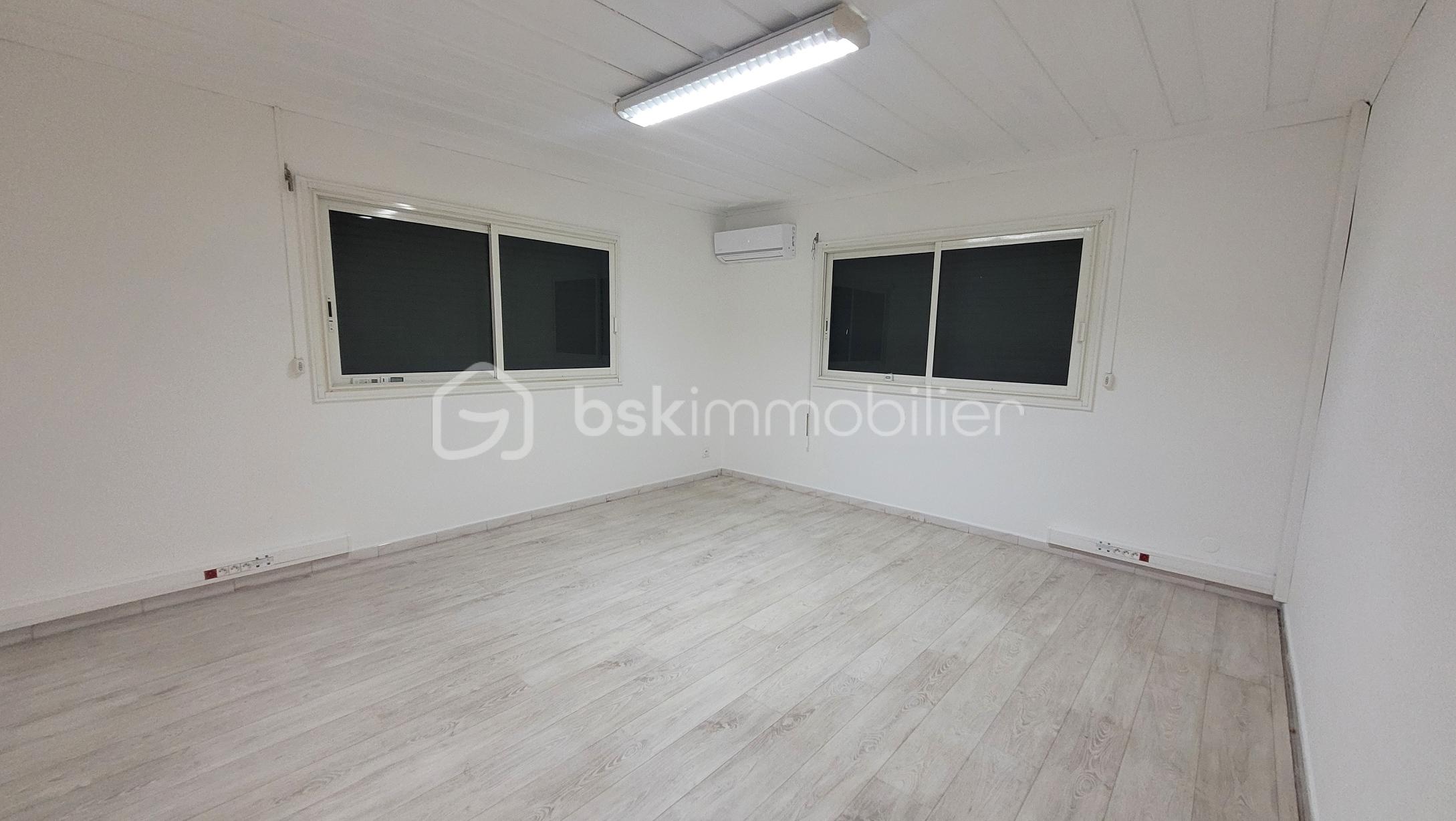 Bureau de 140 m² - 215095-12.jpg