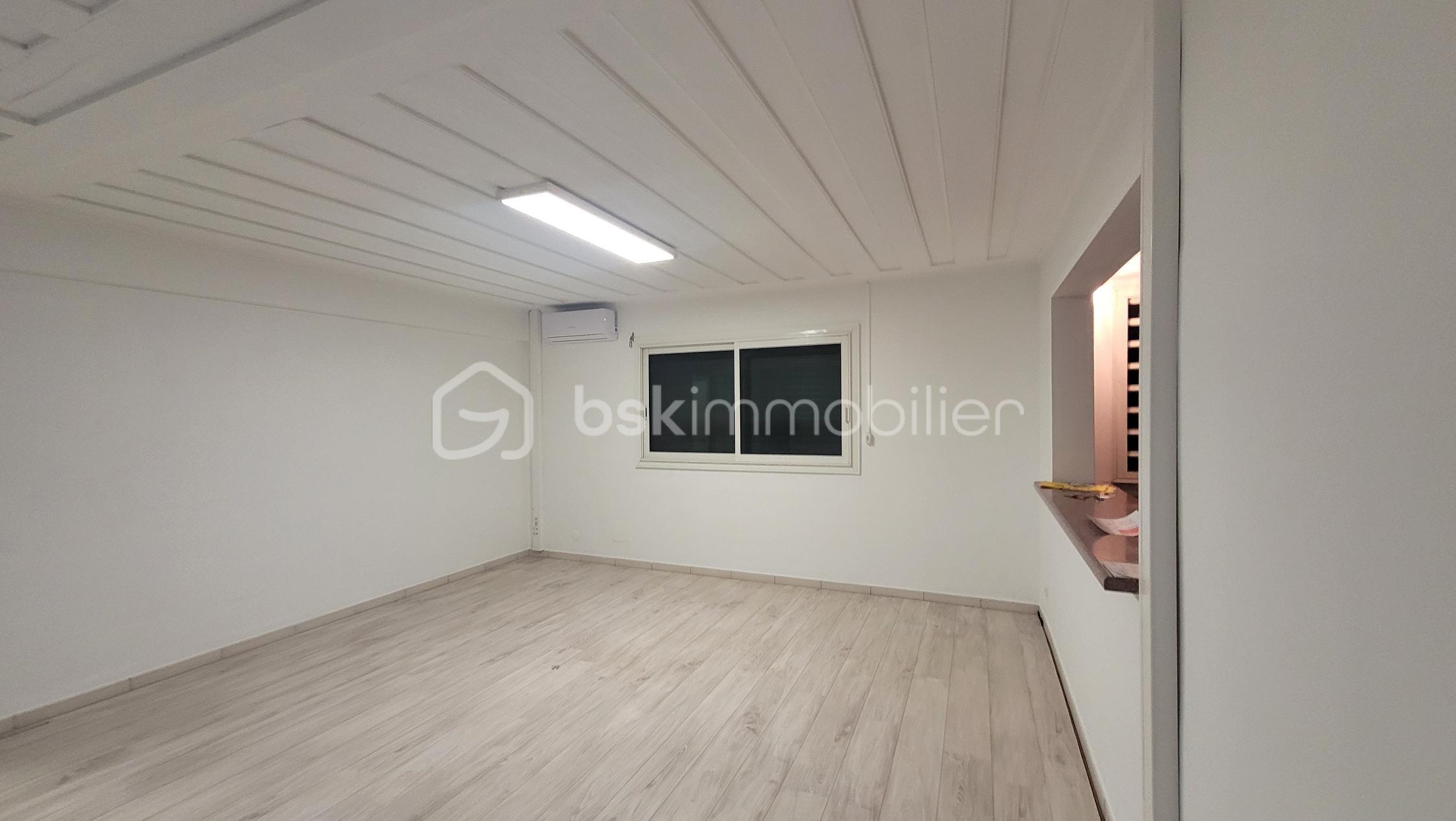 Bureau de 140 m² - 215095-05.jpg