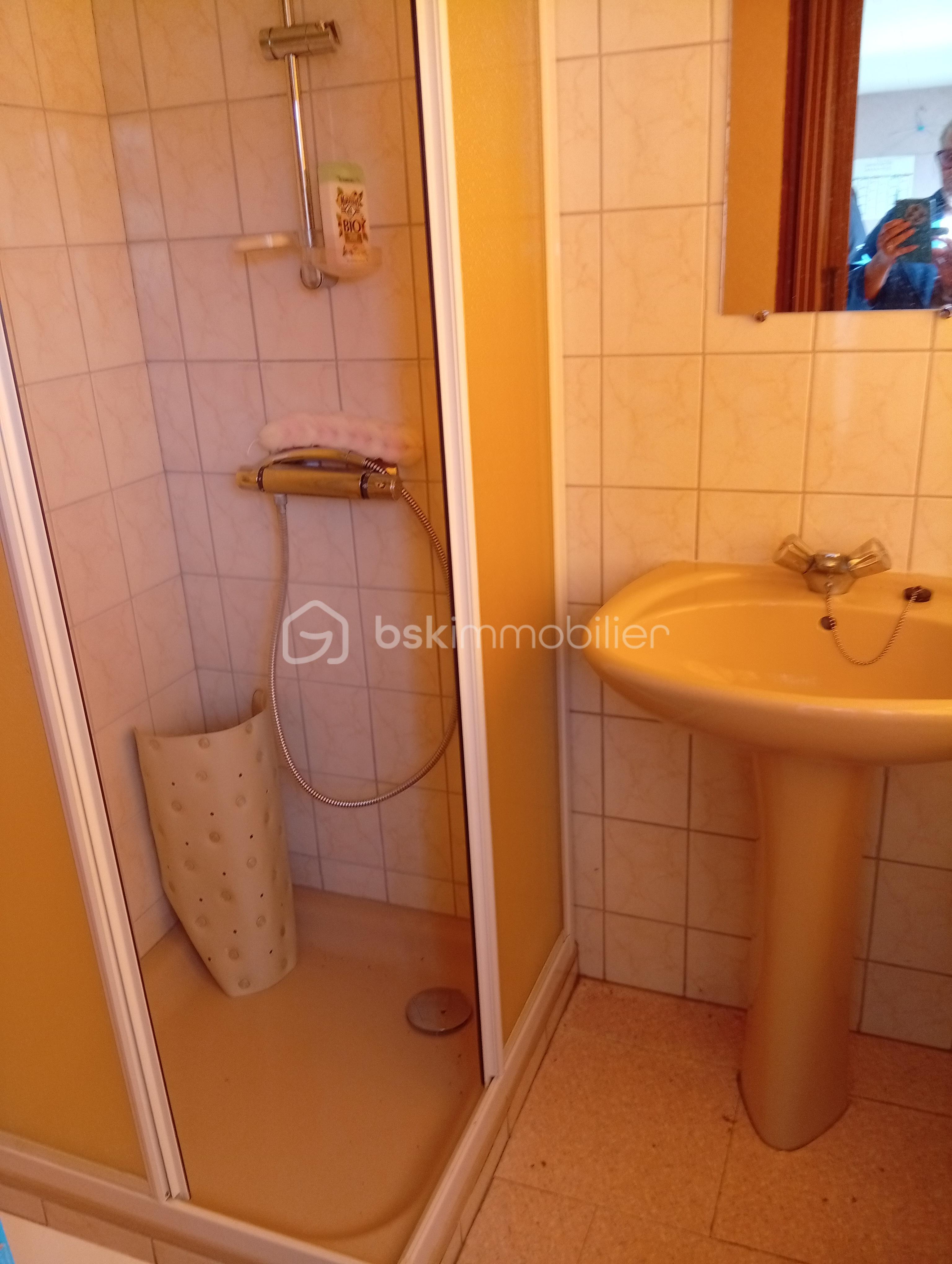 Maison de 147 m² - Salle de bains Regniowez.jpg