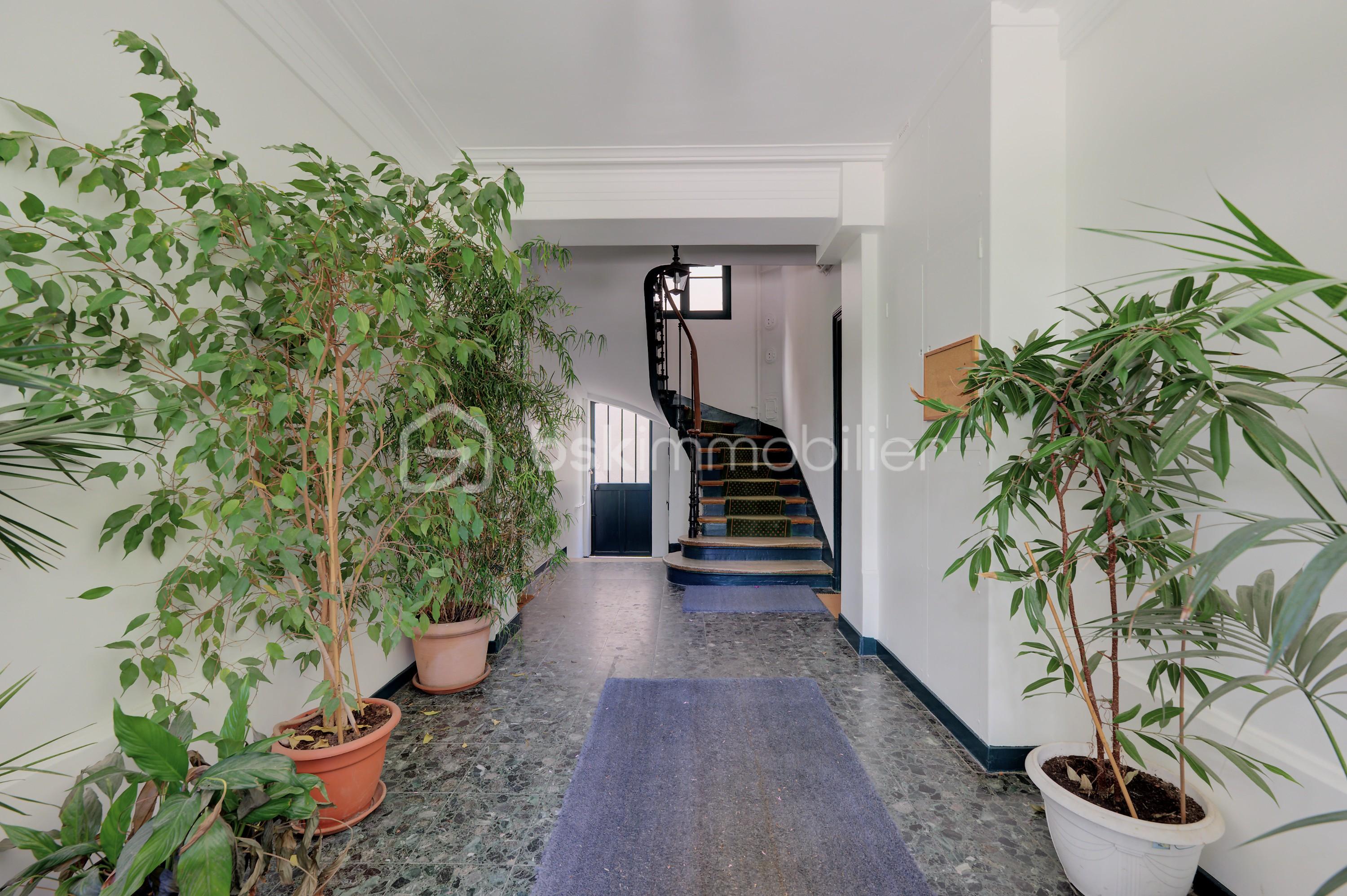 Apt M.Sarran - entréé batiment.jpg