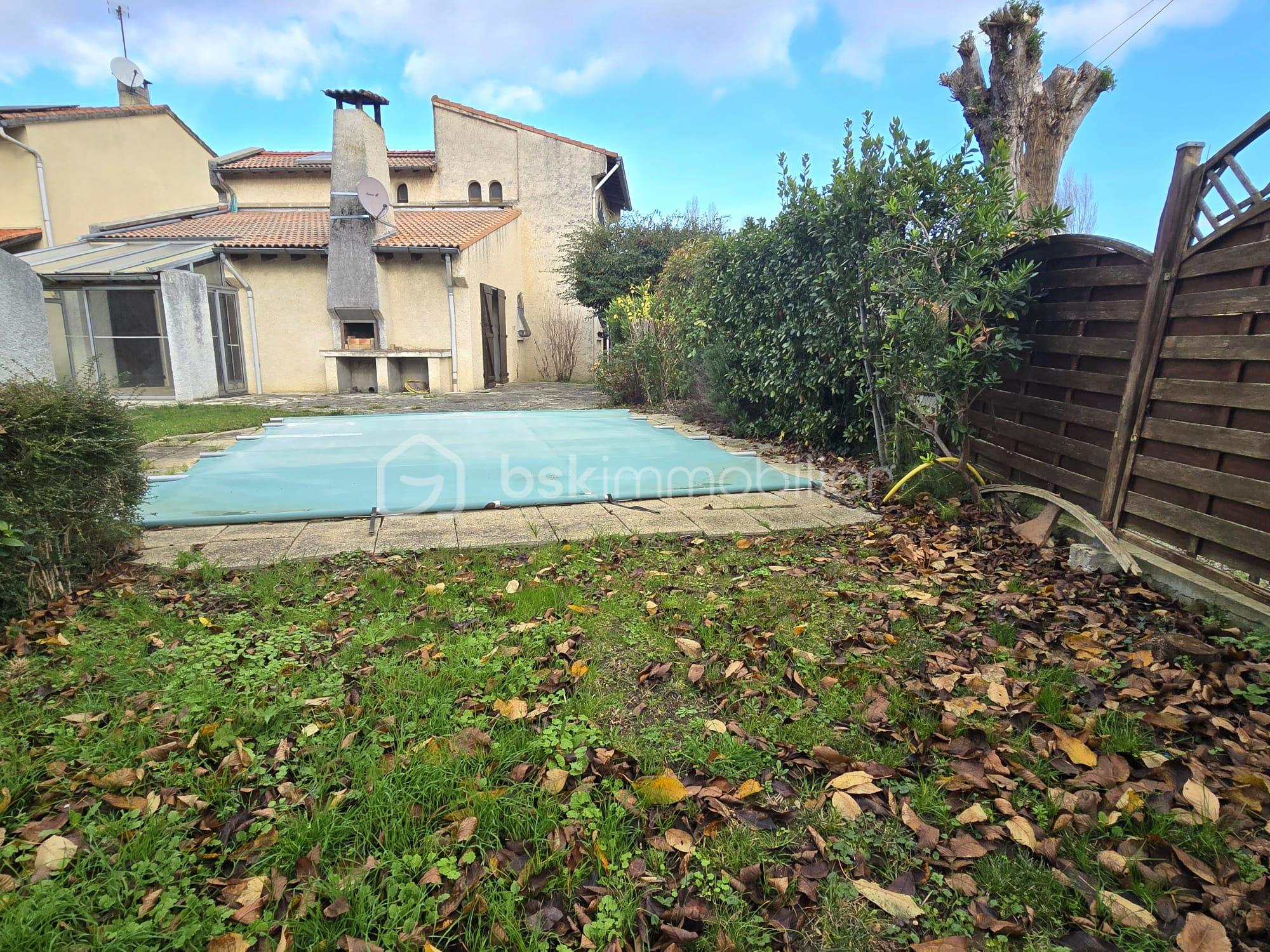 Maison d architecte de 120,45 m² - piscine.jpg