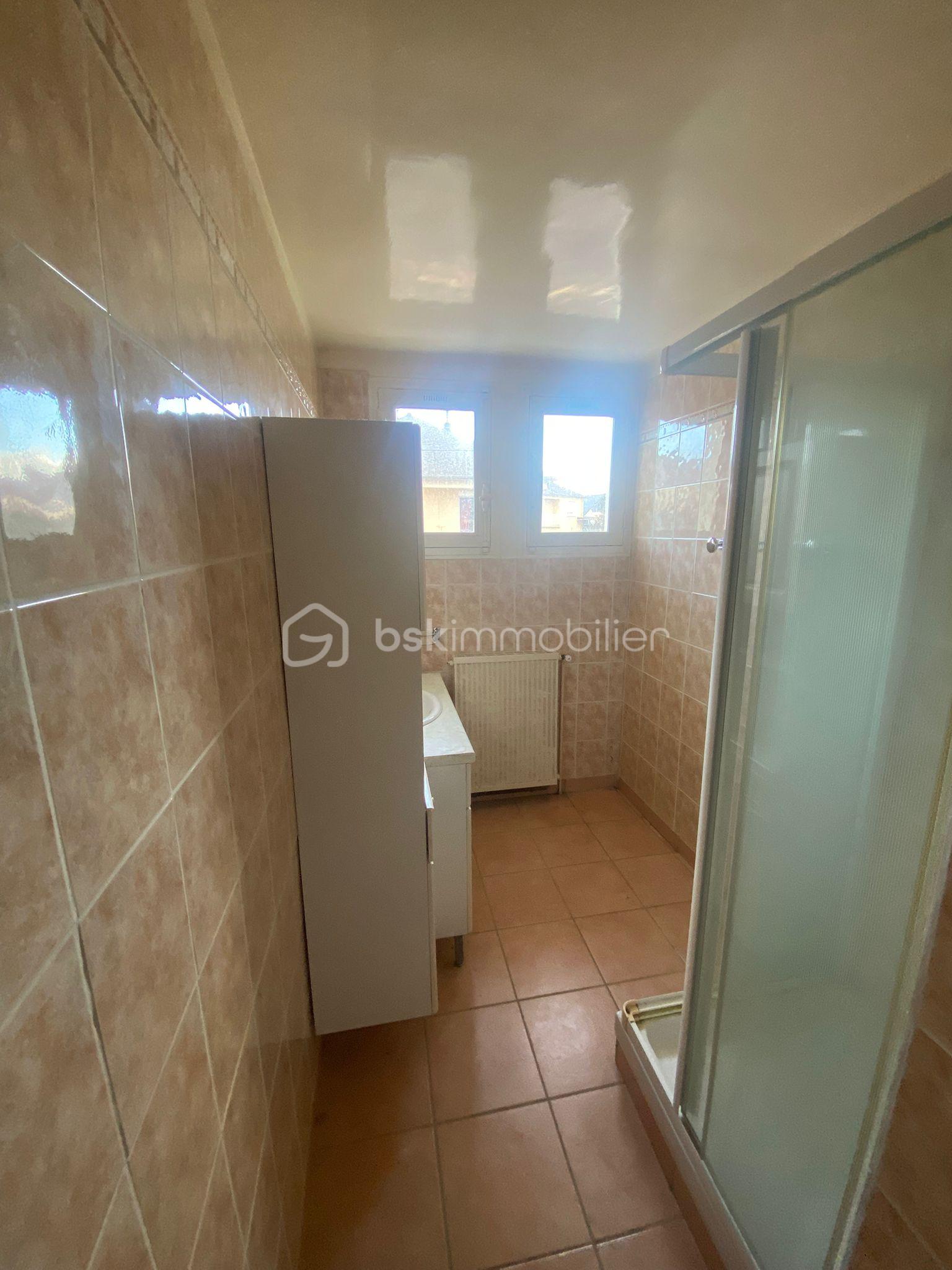 Maison traditionnelle de 102 m² - 09152def-d274-4539-b494-f798e708c0f2.jfif