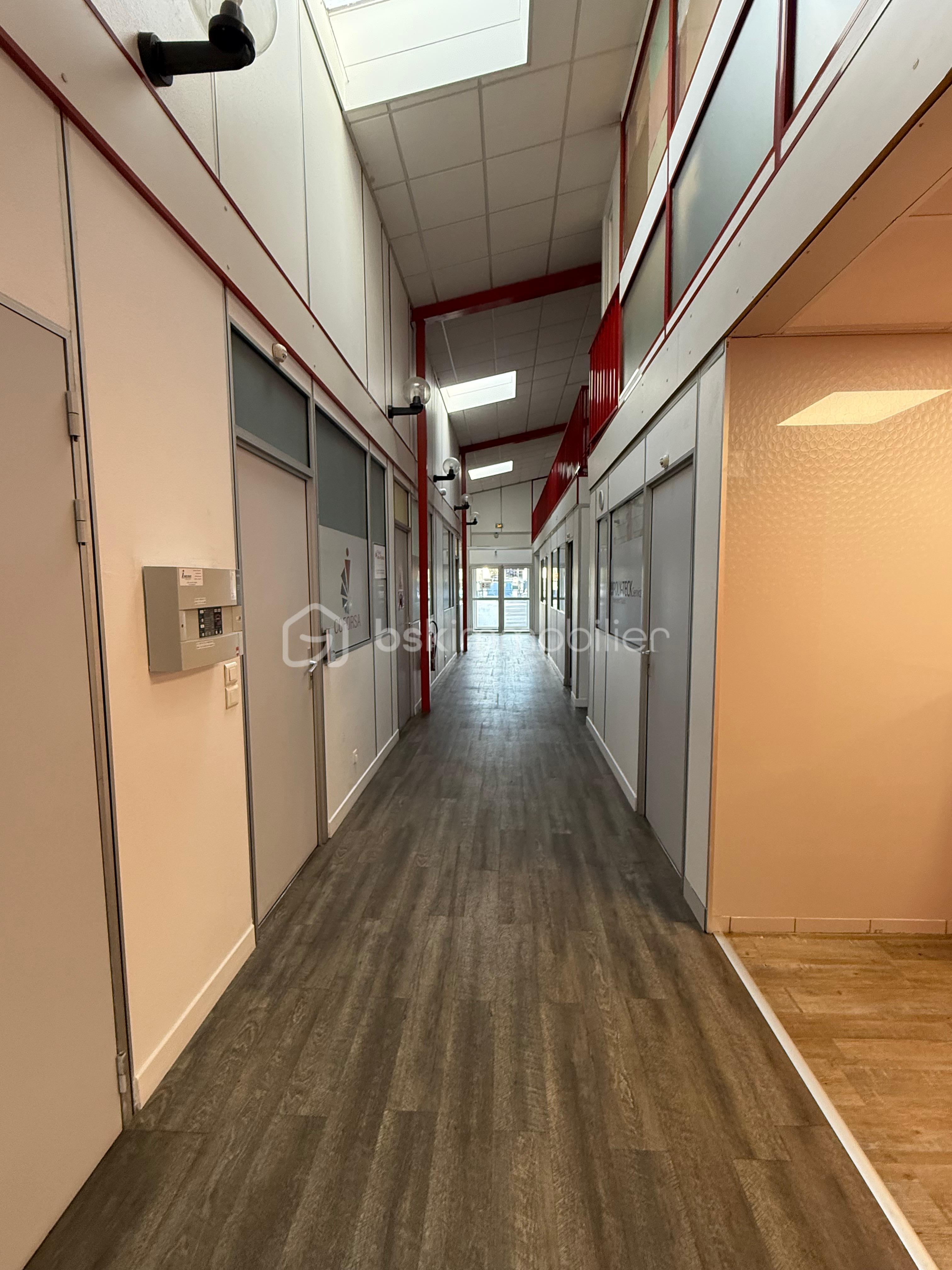 Bureau de 17,10 m² - IMG-20260105-WA0007.jpg