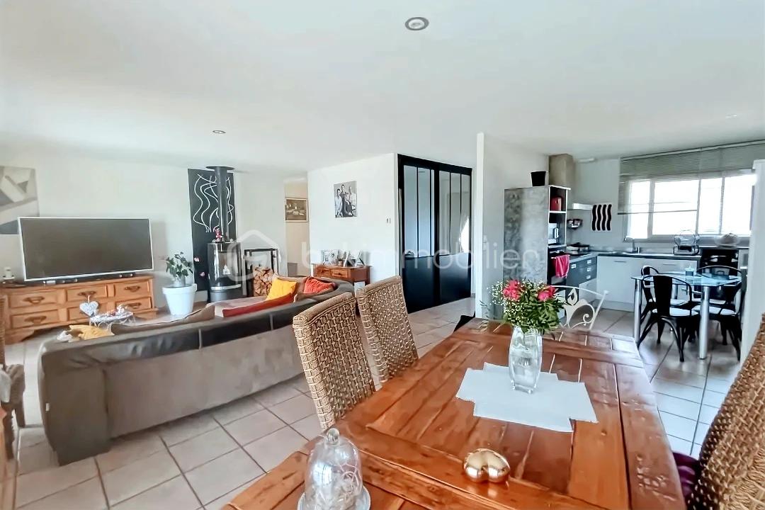 Maison de 125 m² - hoqi-9ec3cf32705f43f4a83e23b3fb456b76.jpg