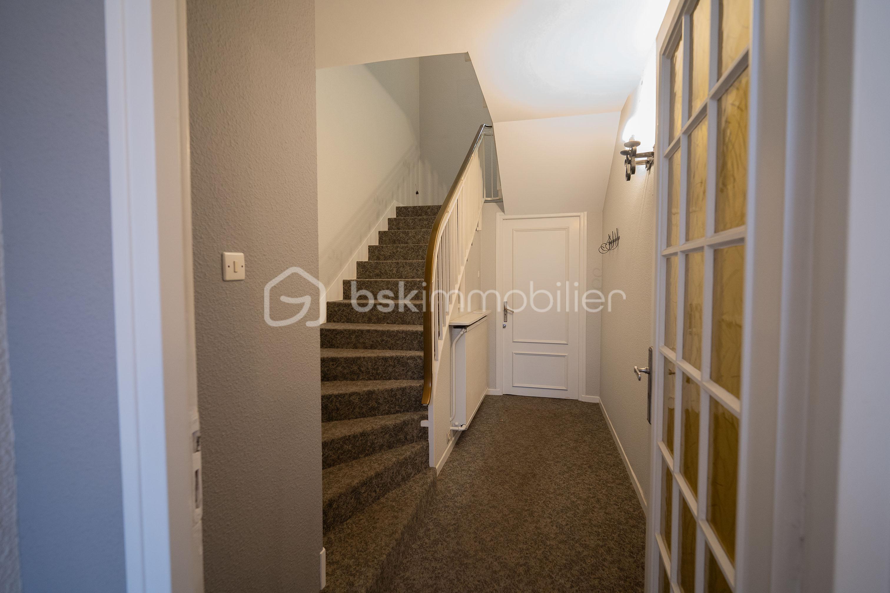 Maison traditionnelle de 320 m² - Escalier 2.jpg