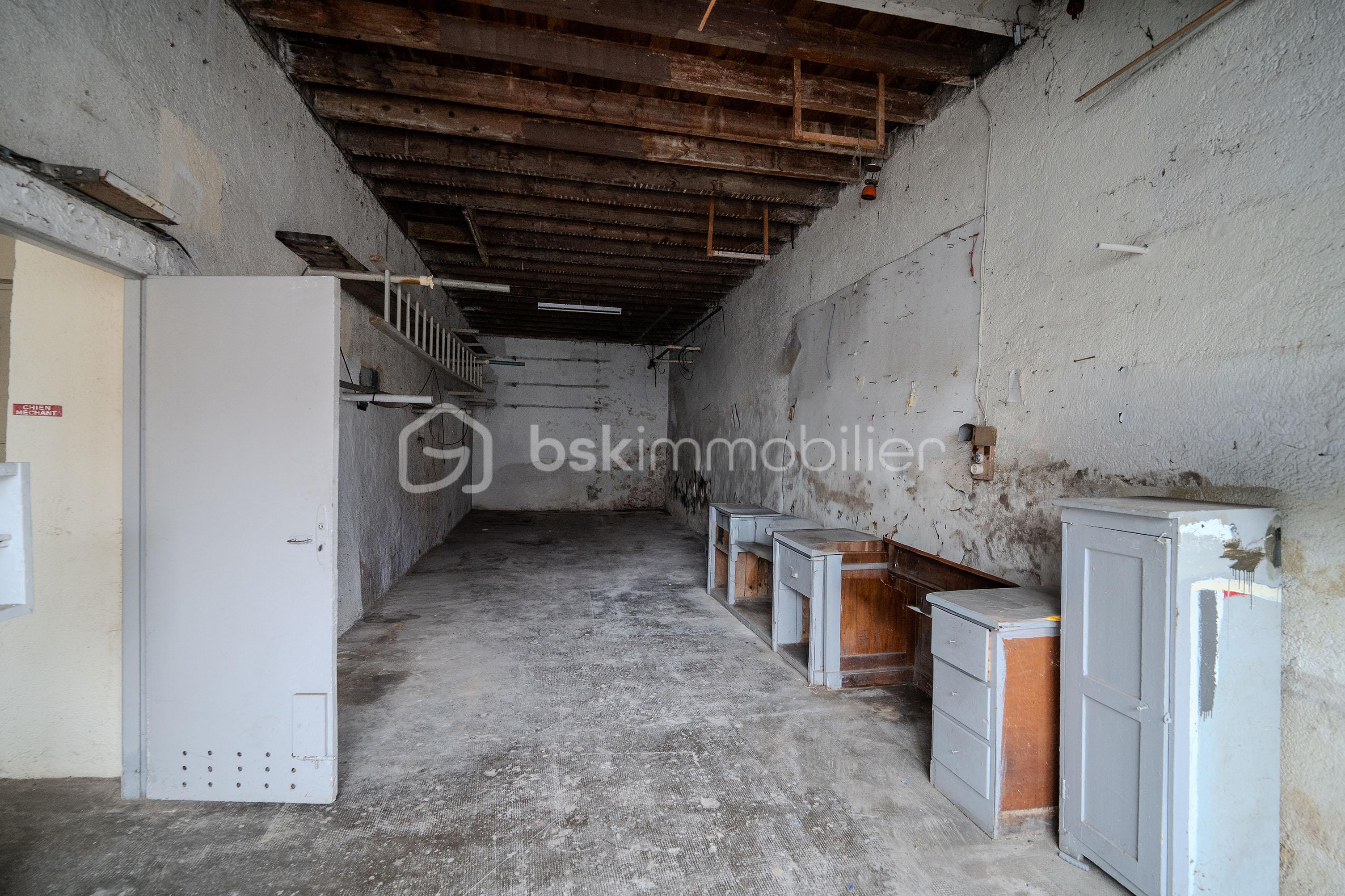 Maison traditionnelle de 320 m² - Garage 1 1_2.jpg