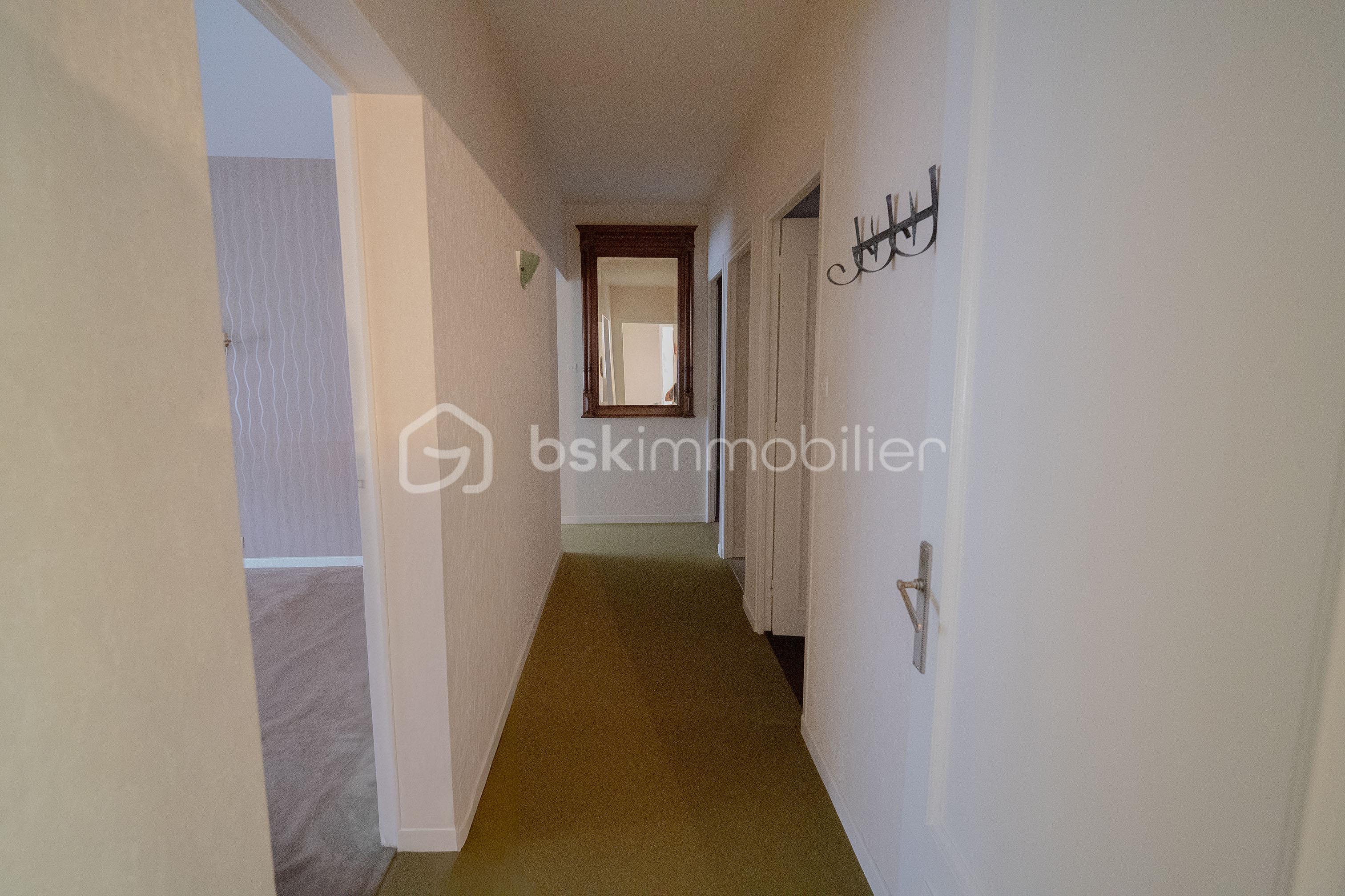 Maison traditionnelle de 320 m² - Couloir.jpg