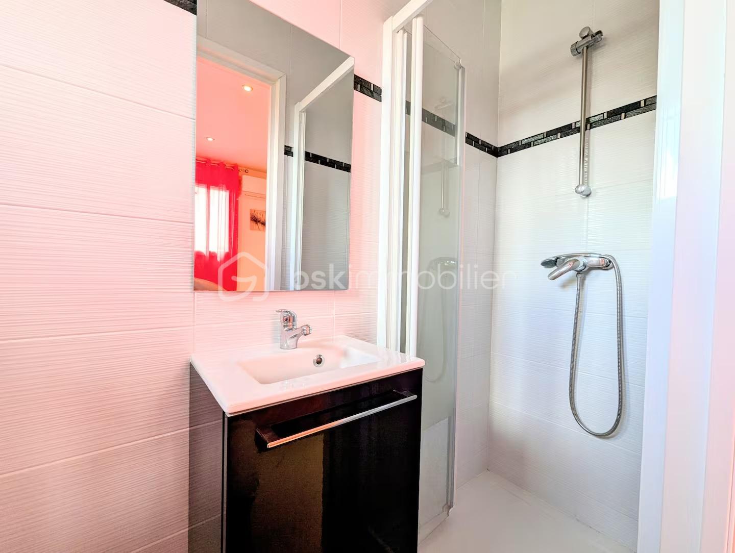 Maison de 120 m² - Salle de douche.JPG