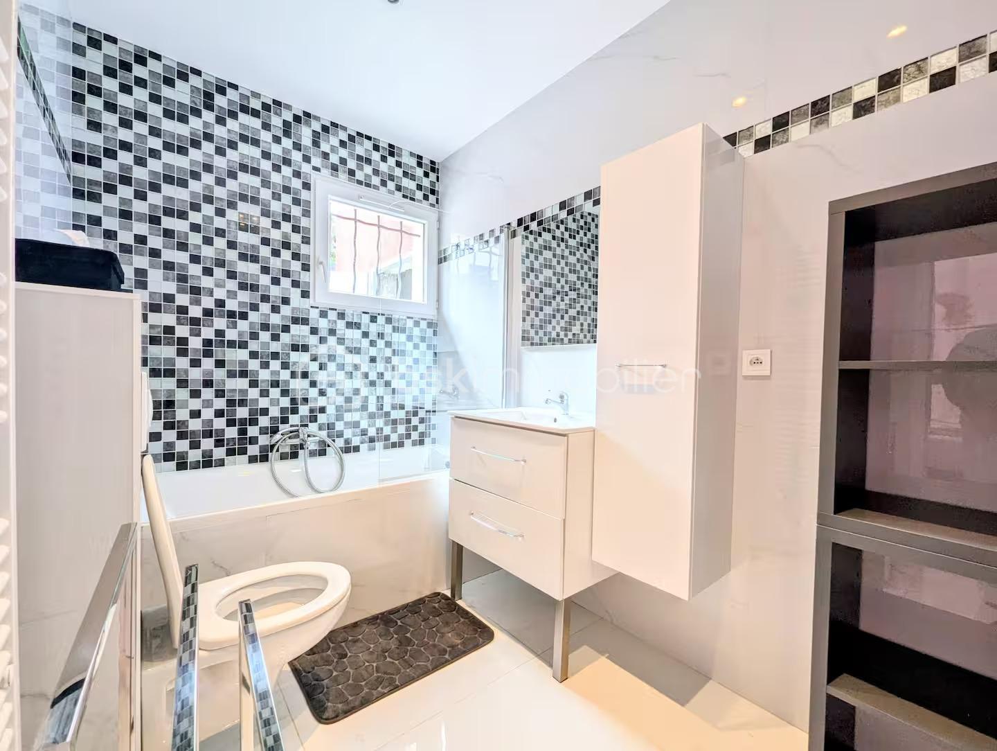 Maison de 120 m² - Salle de bain.JPG