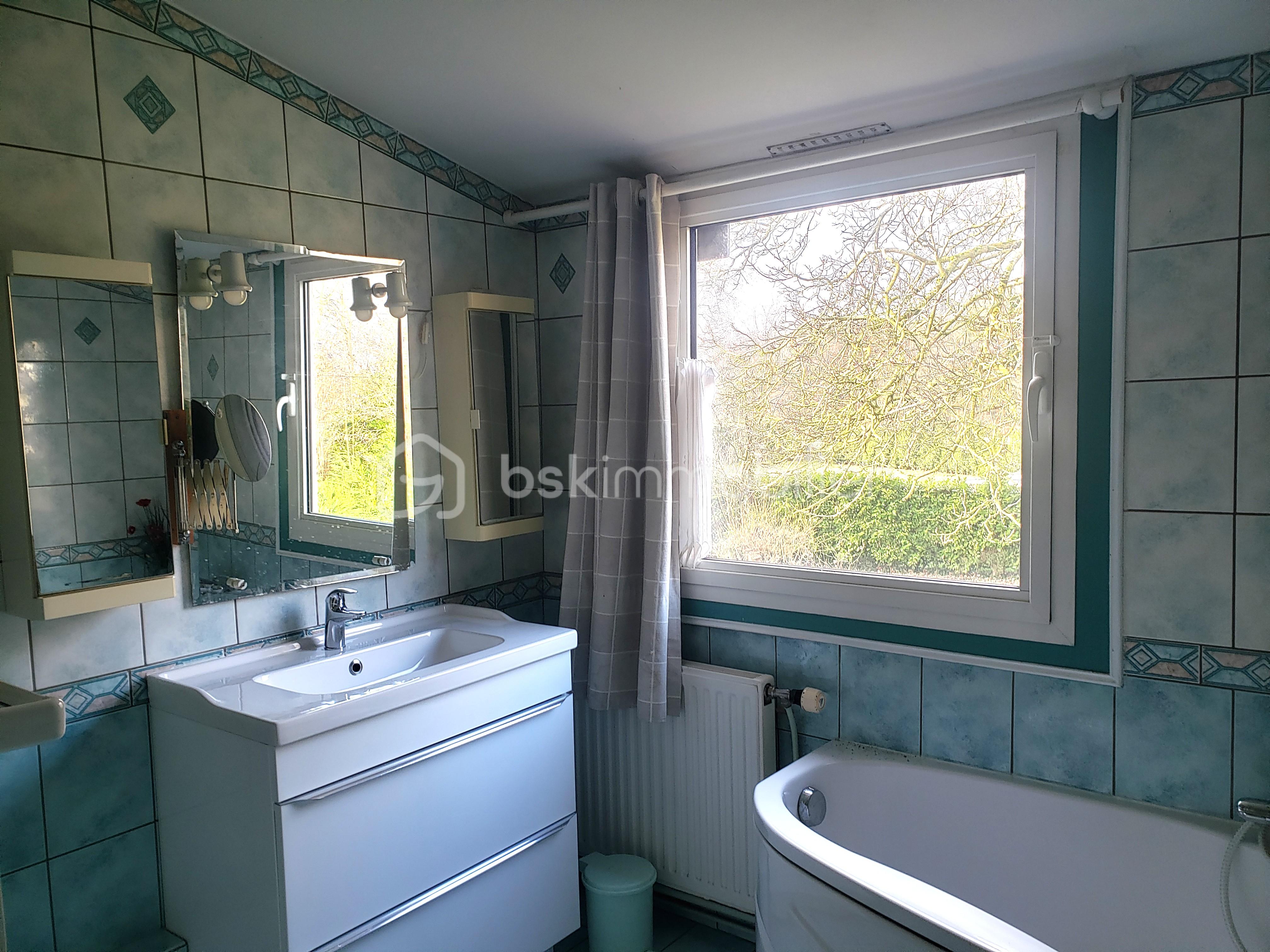 Maison traditionnelle de 125 m² - SDB Etage.jpg