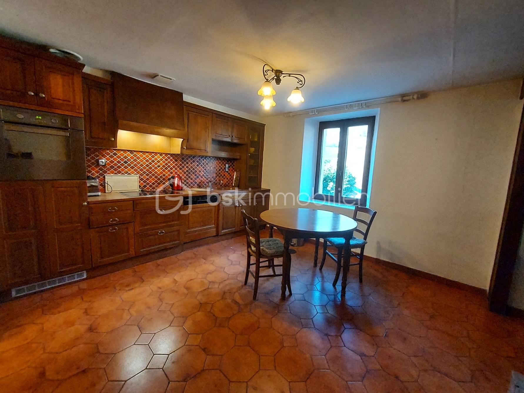 Corps de ferme de 134,75 m² - Cuisine équipée.jpg