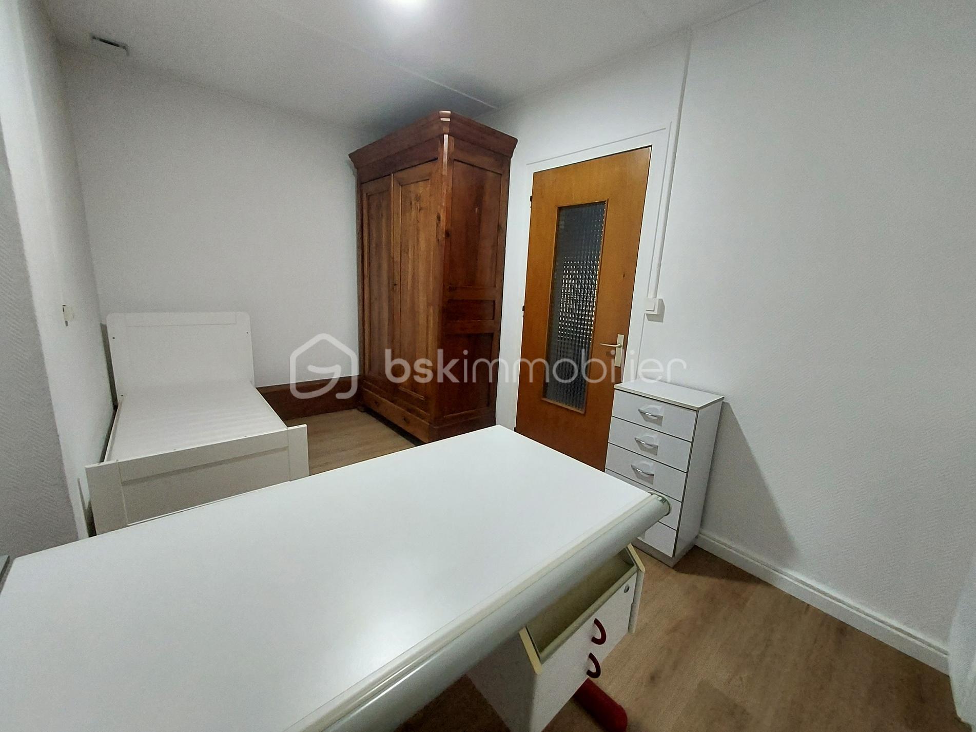 Corps de ferme de 134,75 m² - Chambre - Bureau.jpg