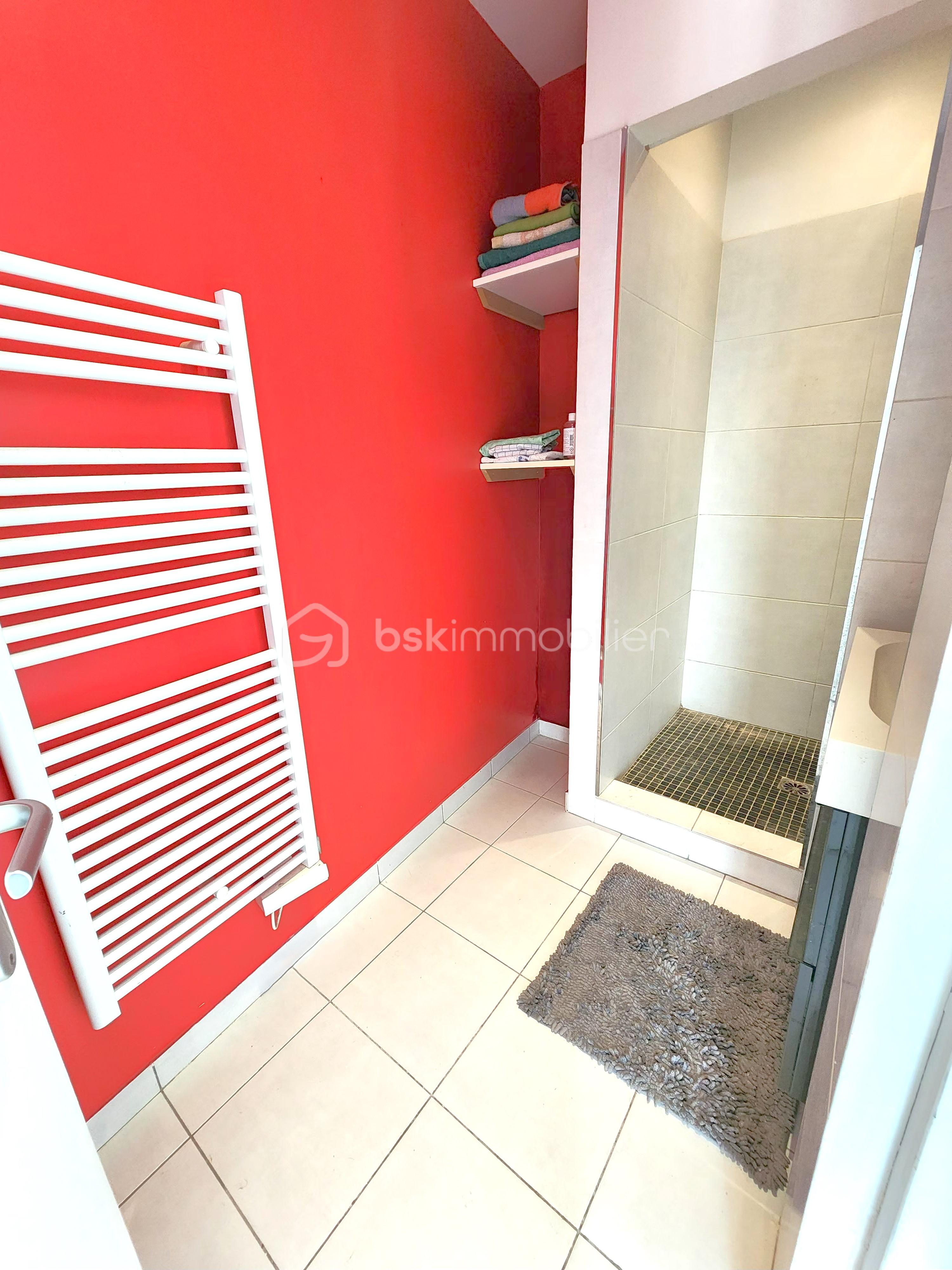 Maison contemporaine de 120 m² - Salle deau.jpg