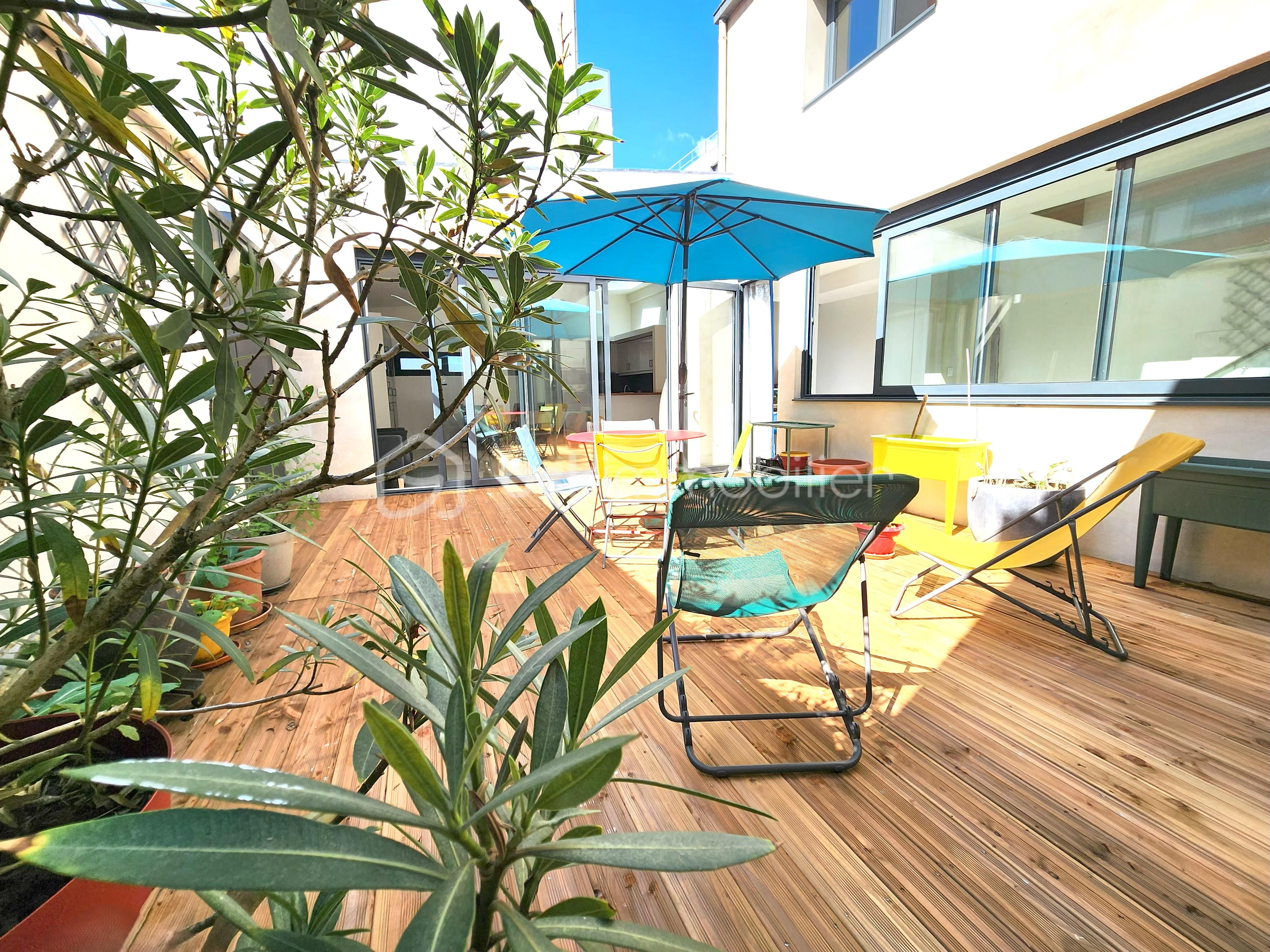 Maison contemporaine de 120 m² - Patio vue salon.jpg