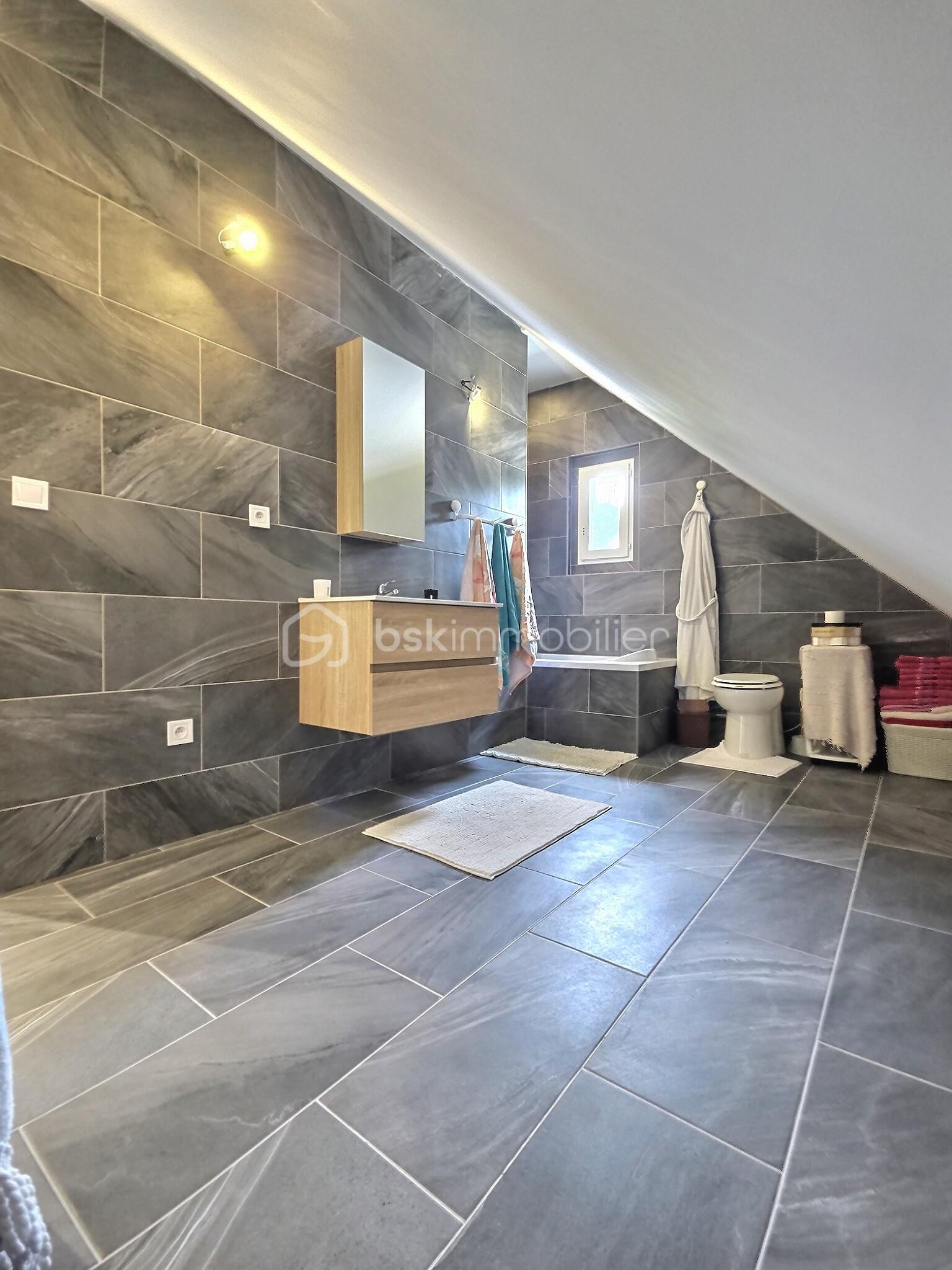 Maison de 90 m² - exposio_132973372.jpg