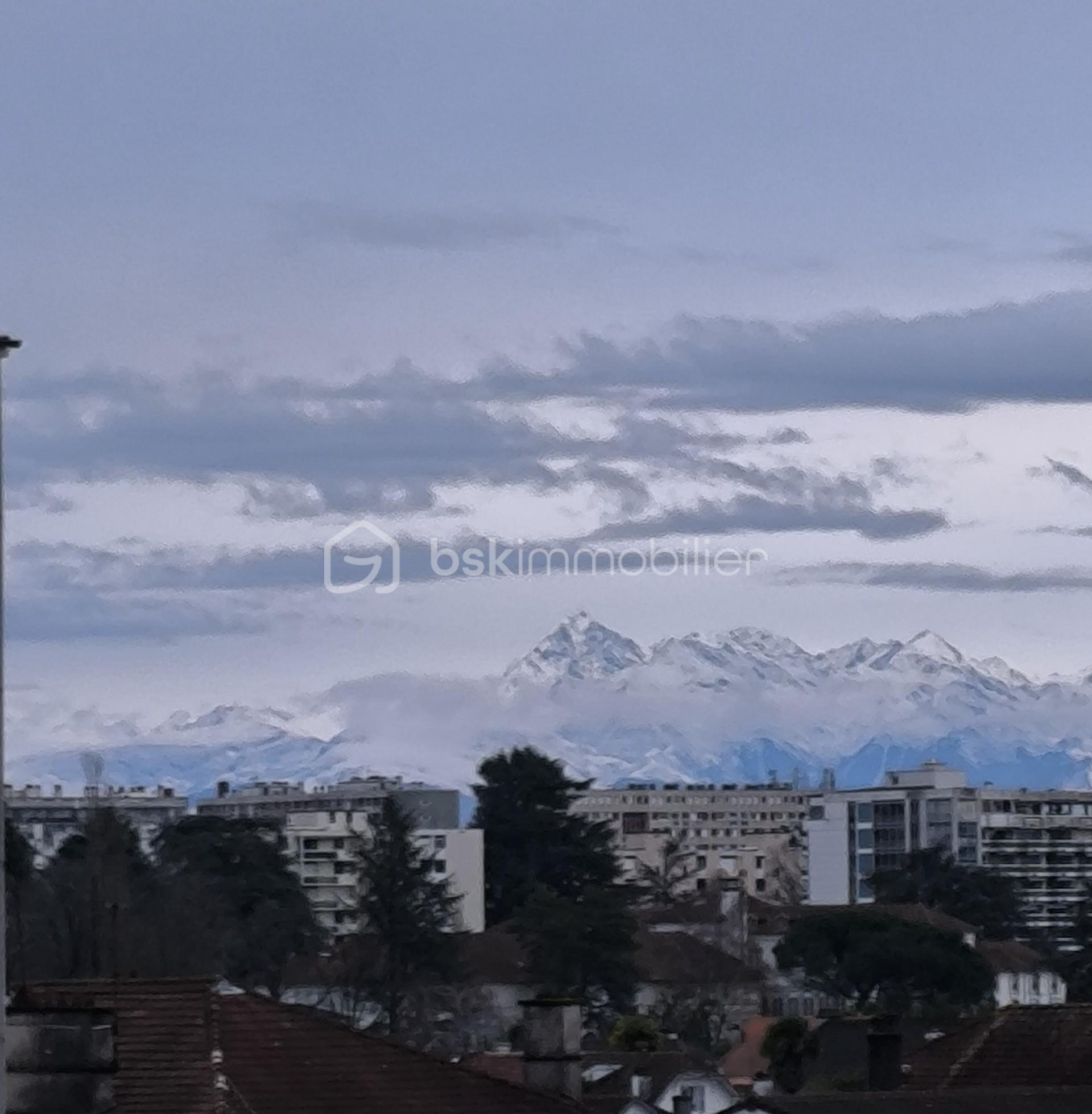Appartement de 70 m² - Pyrénnées immeubles recadrée.jpg