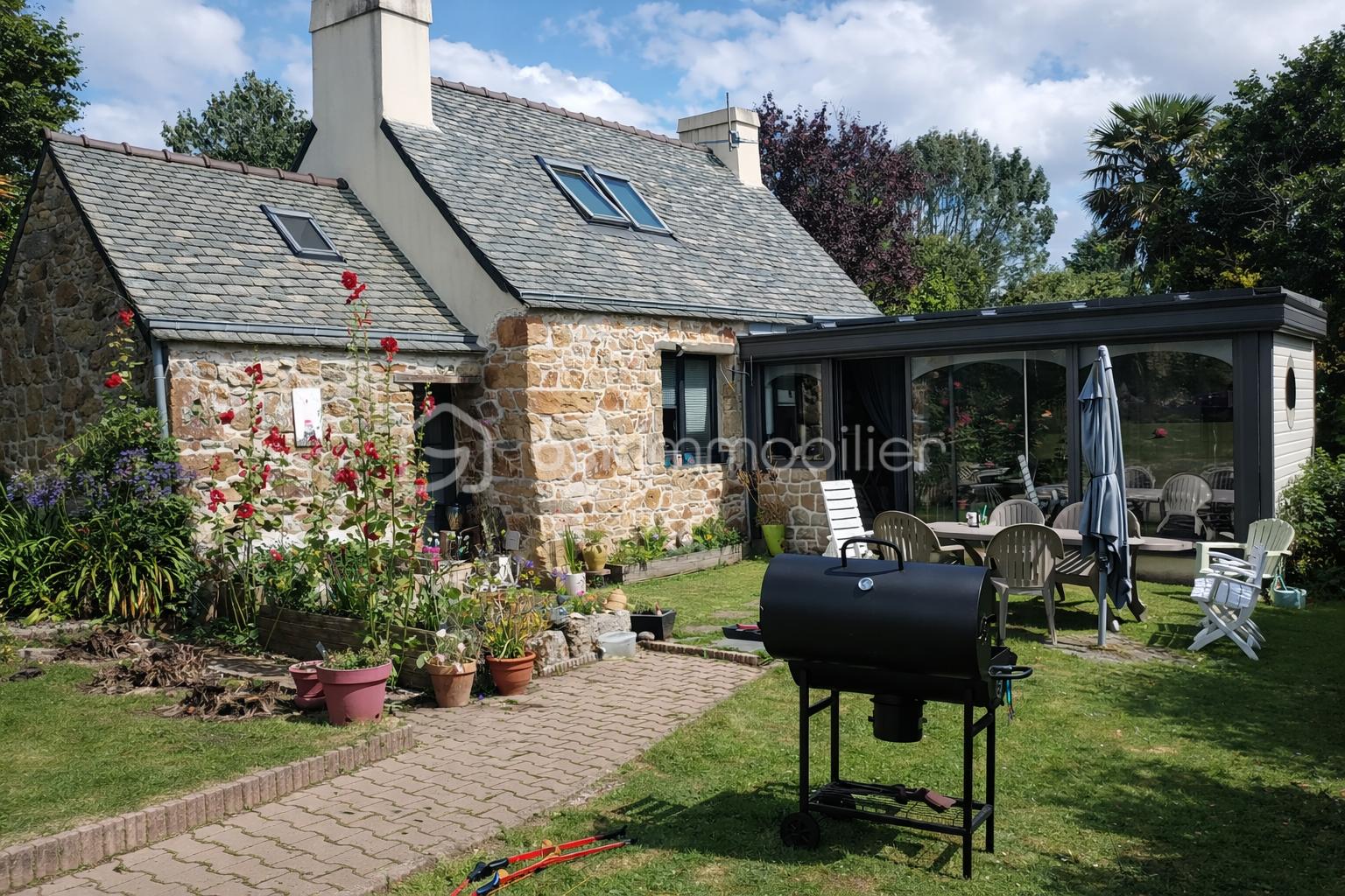 Maison en pierre de 93 m² - EXTERIEUR 1.png