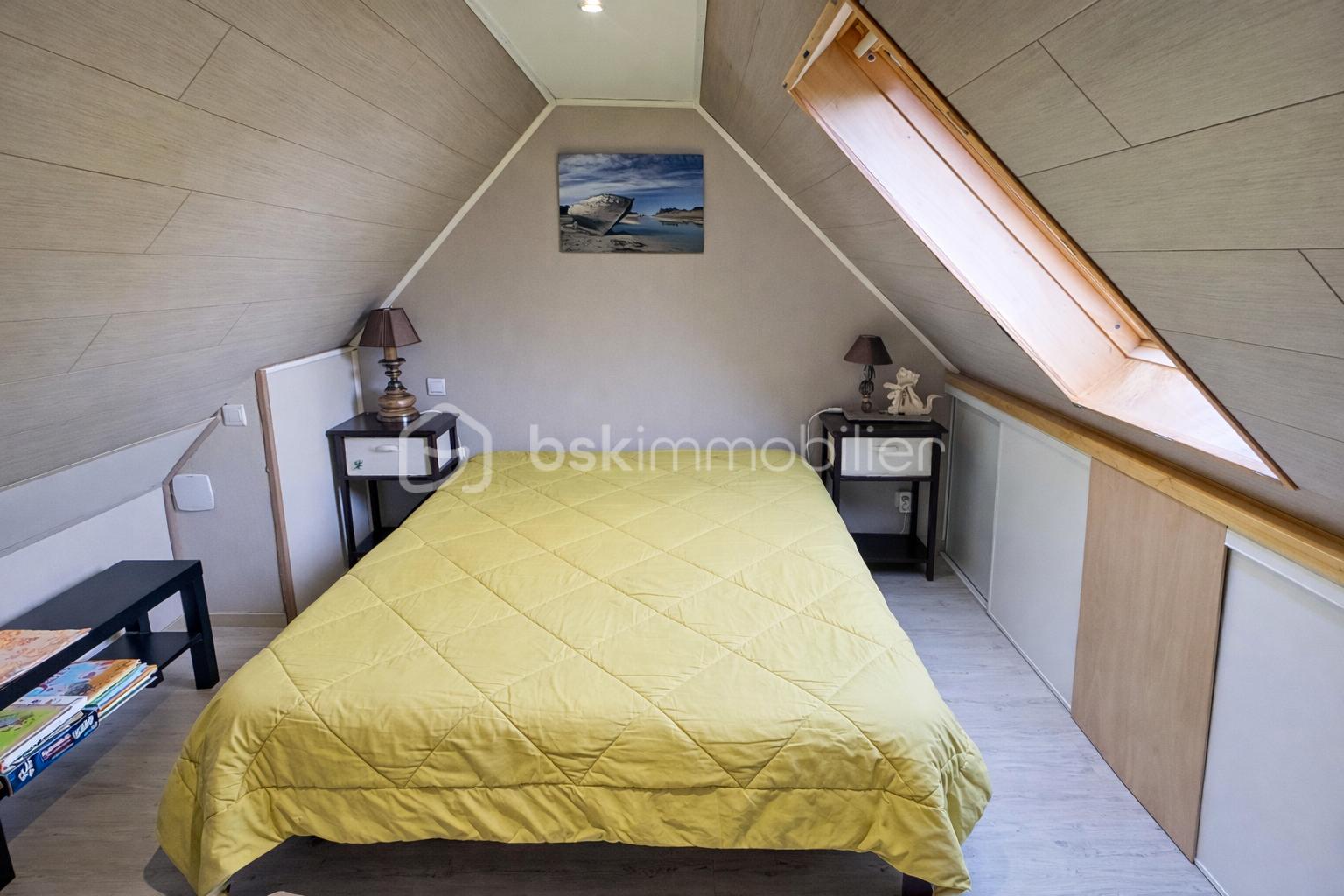 Maison en pierre de 93 m² - CHAMBRE ETAGE.png