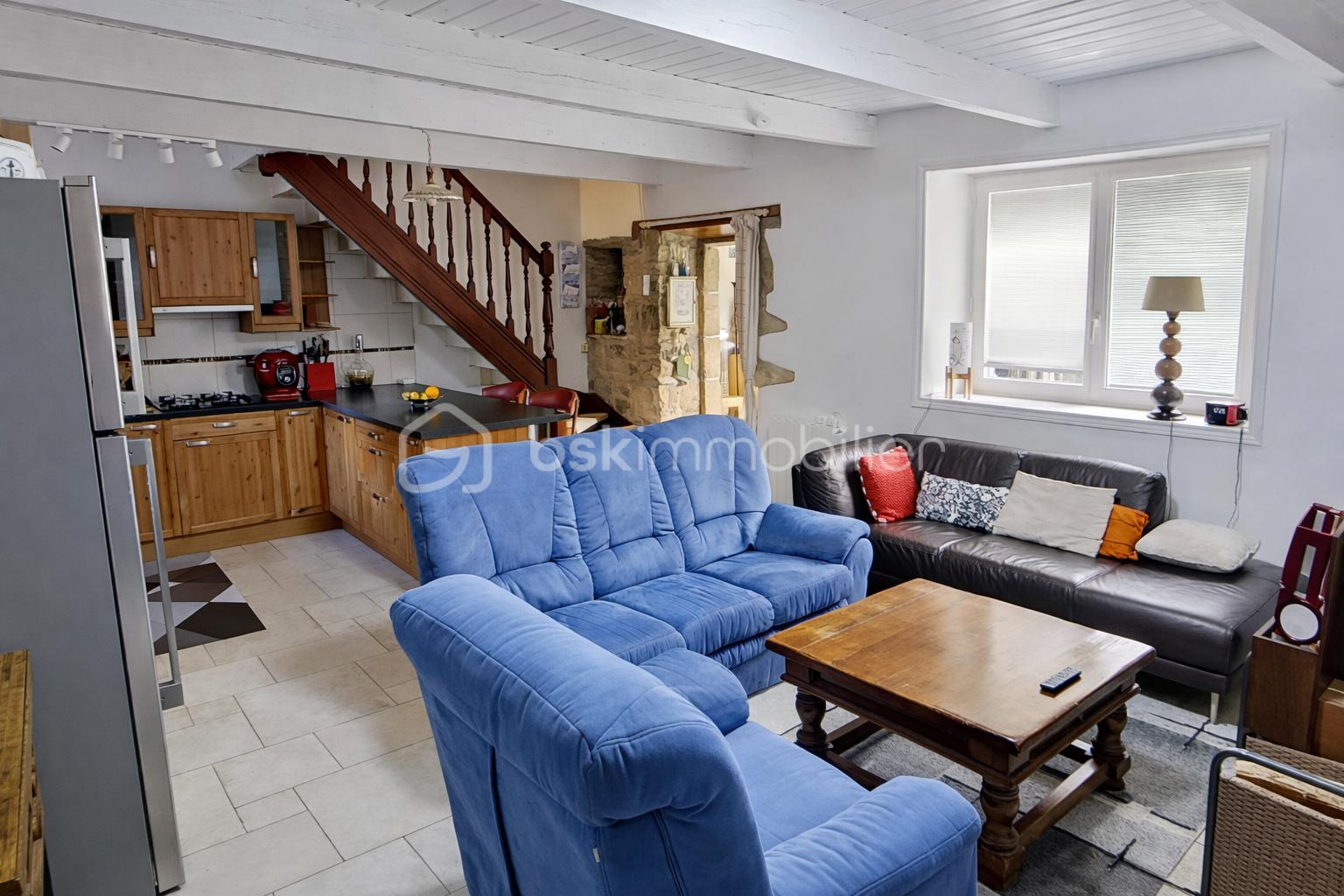 Maison en pierre de 93 m² - VUE VERS CUISINE.png