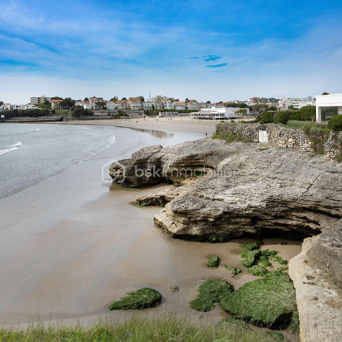 la-plage-de-pontaillac.jpg