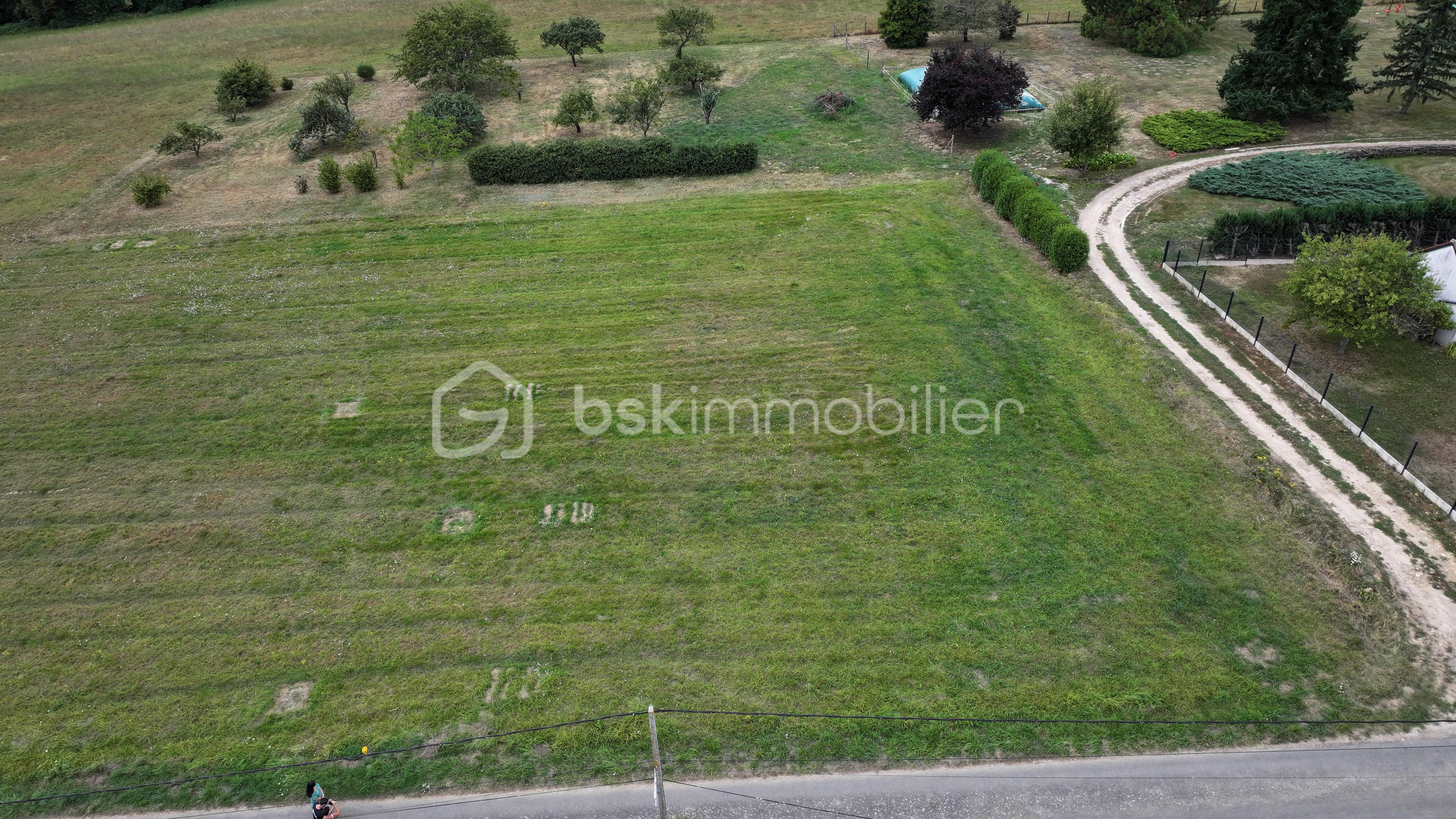 Terrain de 733 m² - TERRAIN vue par drone 3.jpg
