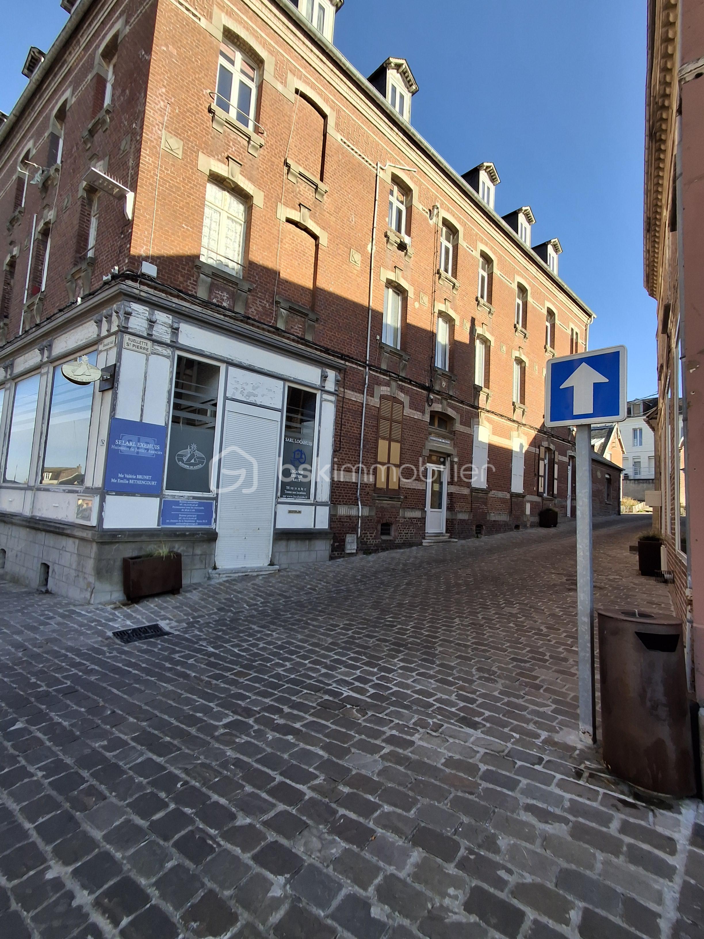 Studette de 9,86 m² - façade ruelle portrait.jpg
