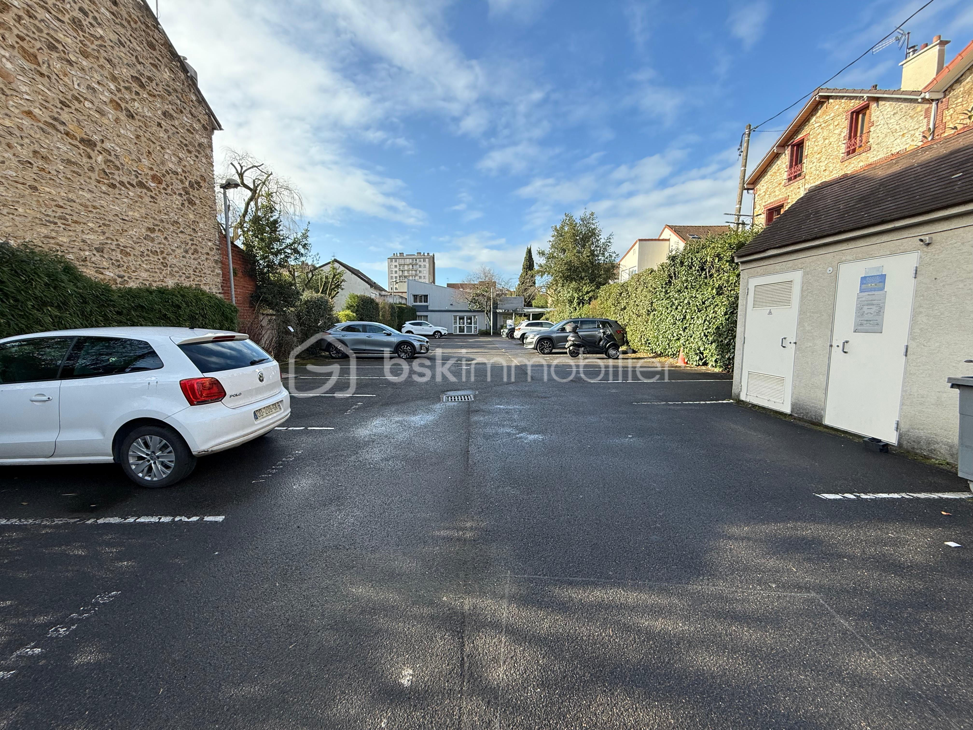 Bureau de 15,30 m² - IMG-20260105-WA0018.jpg