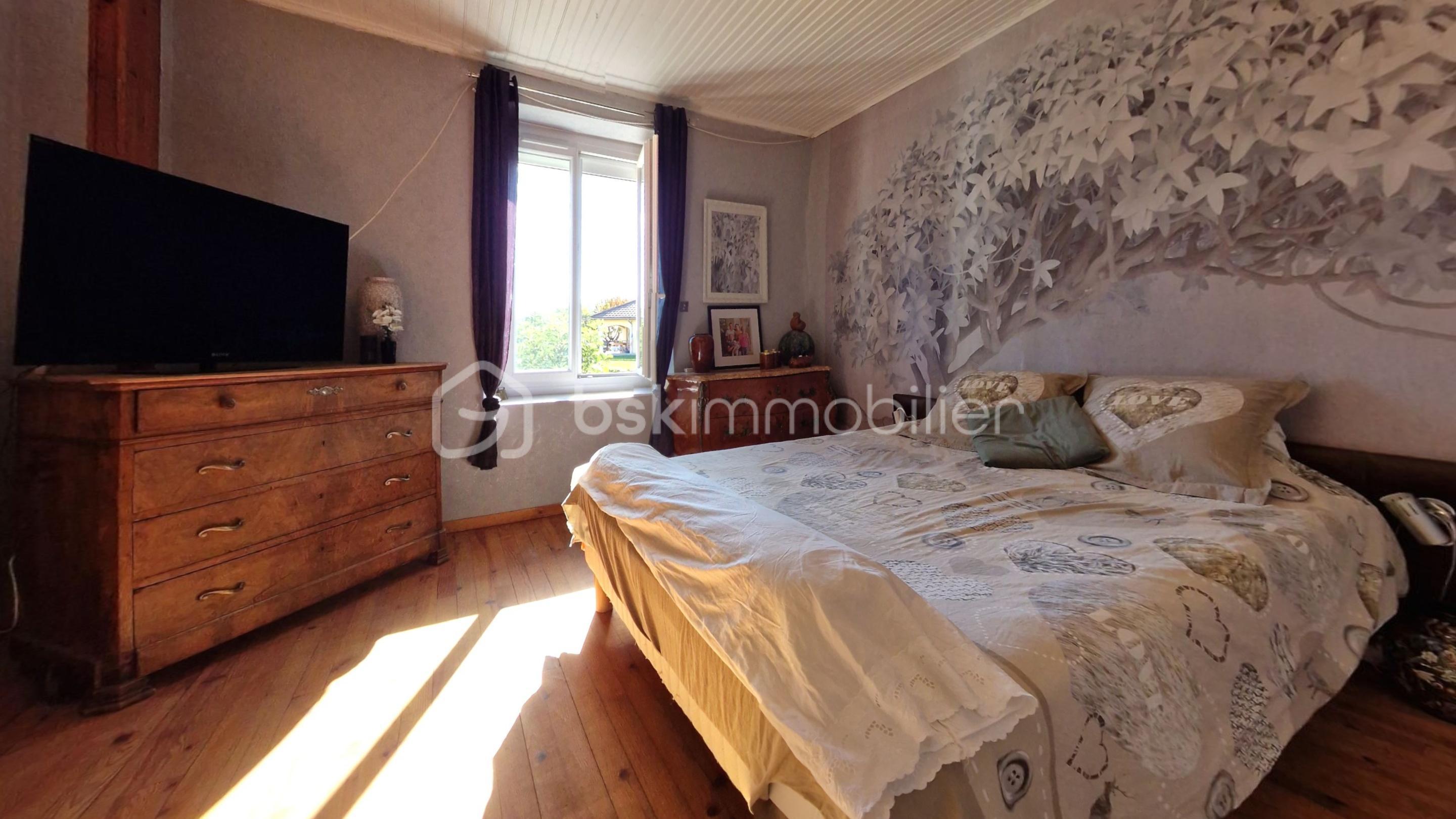 Maison de 106 m² - 37-Chemin-du-Champ-Blat-Bedroom.jpg