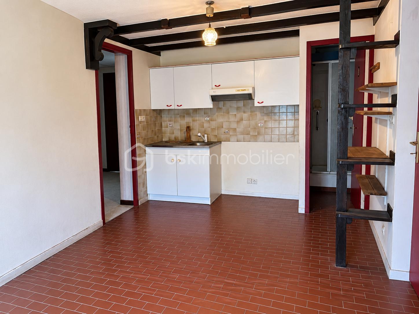 Petite cuisine rustique à rénover.png