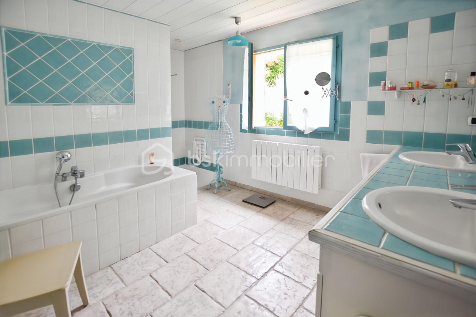 Maison de 180 m² - salle de bain bis.jpg