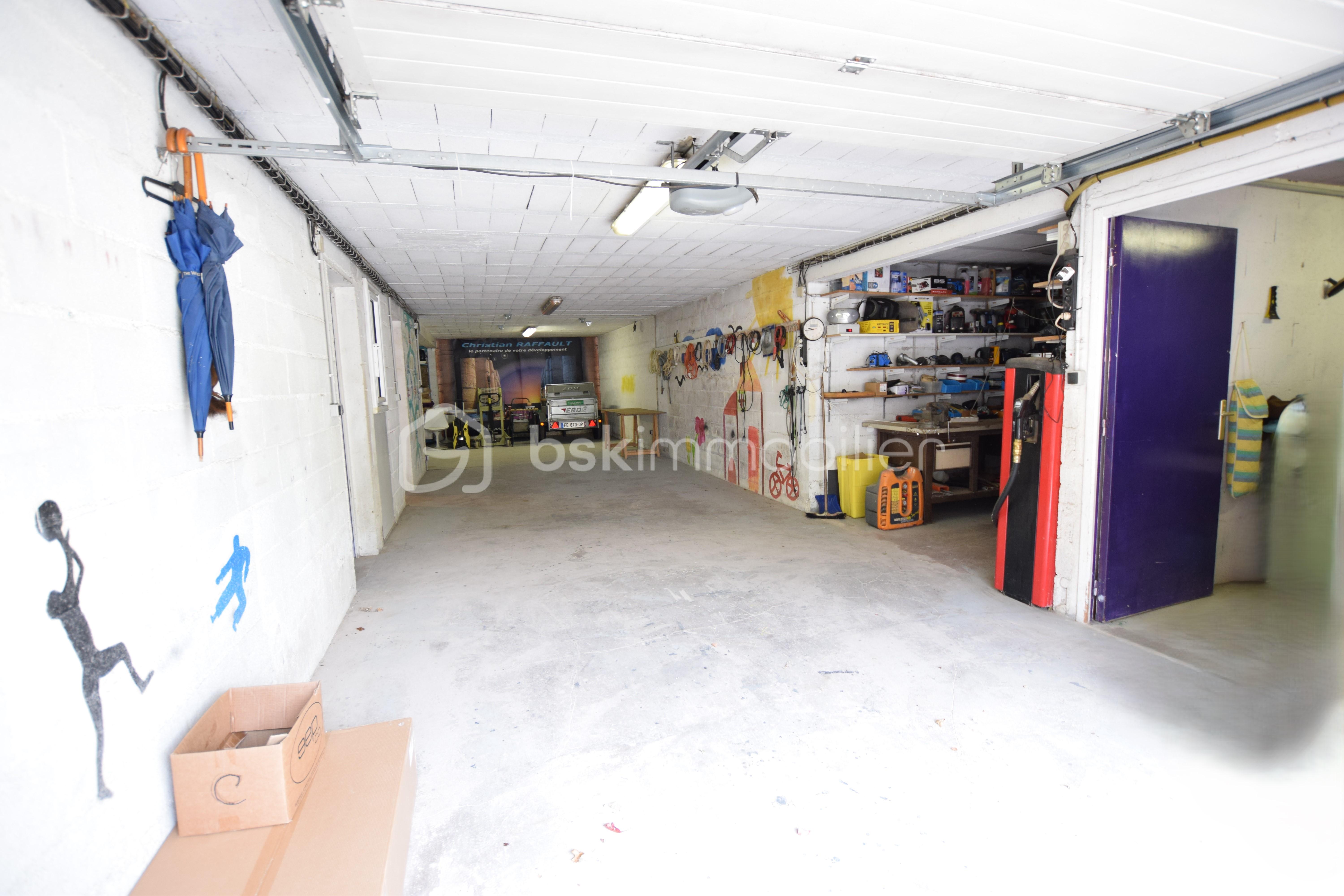 Maison de 180 m² - double garage.JPG