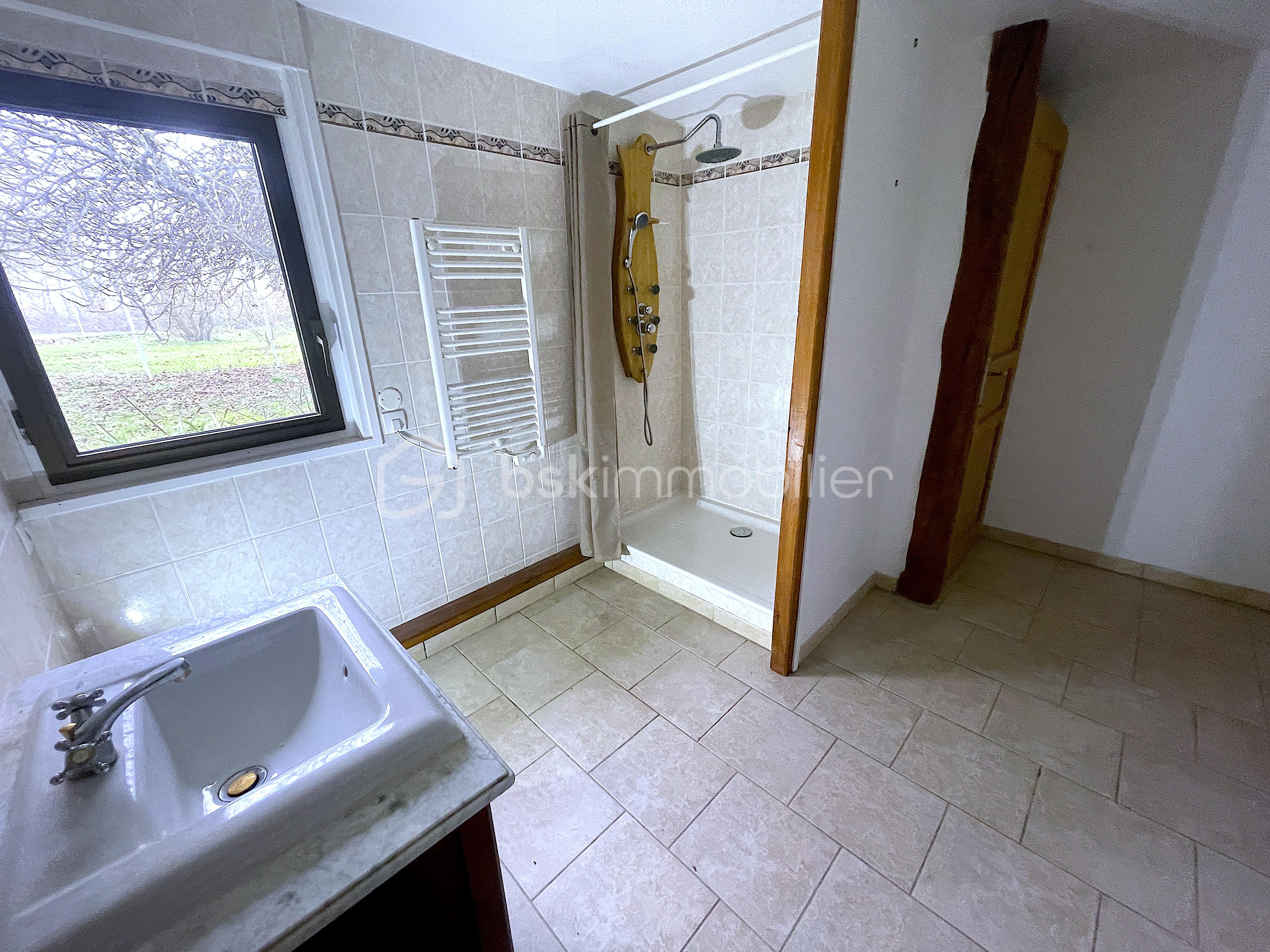 Ferme de 334 m² - SDB bureau1.JPG