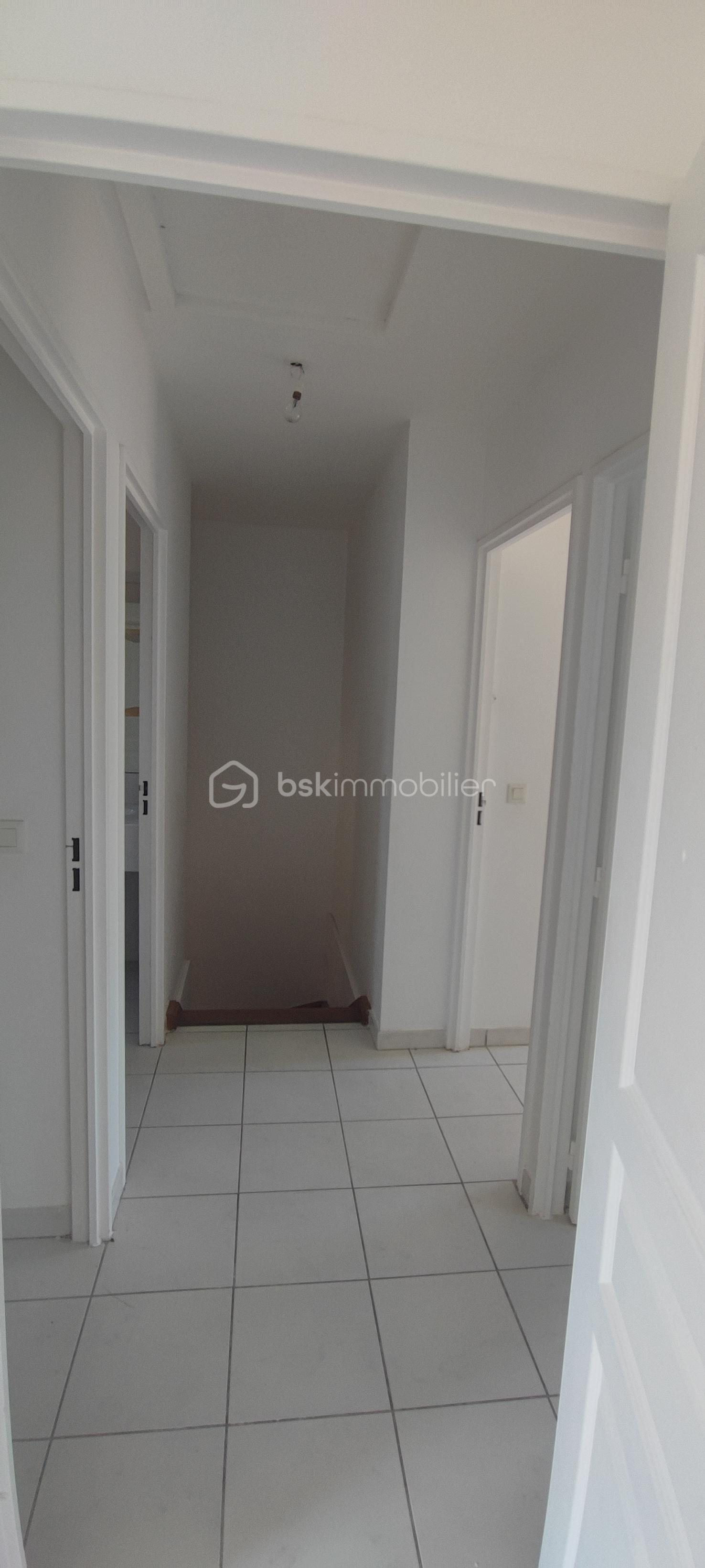 Immeuble de 85 m² - Zerr couloir etage.jpg