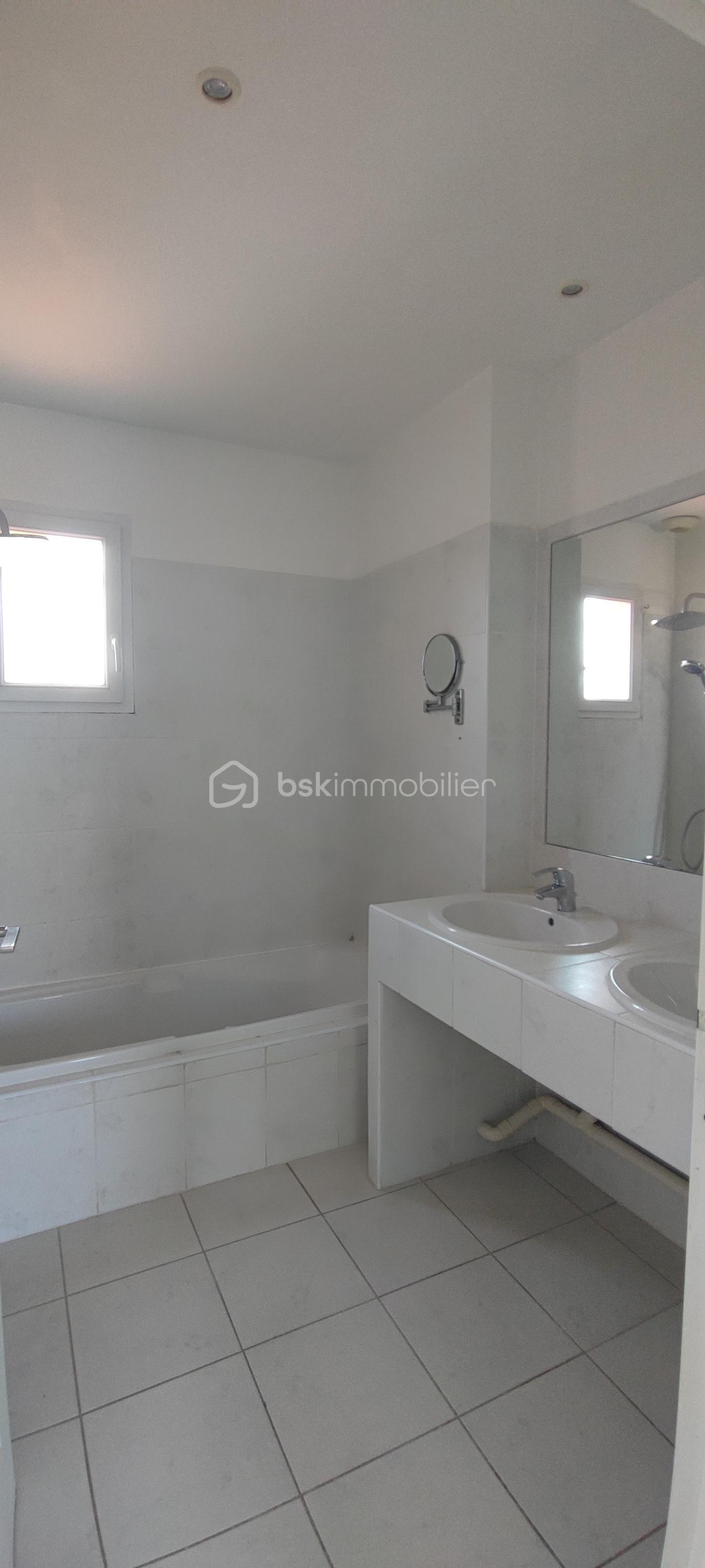 Immeuble de 85 m² - Zerr sde b etage.jpg
