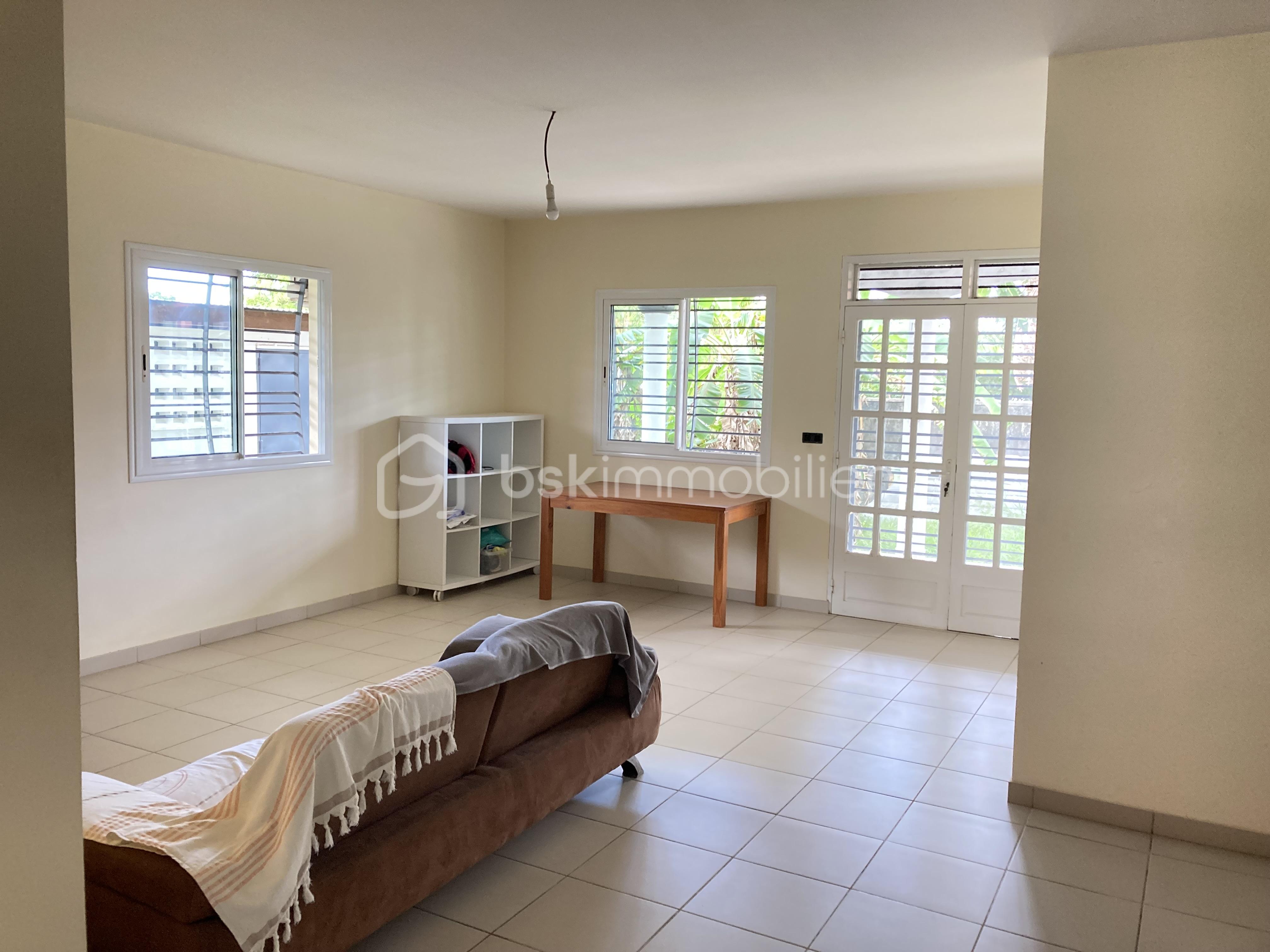 Maison de 280 m² - petit salon.jpeg