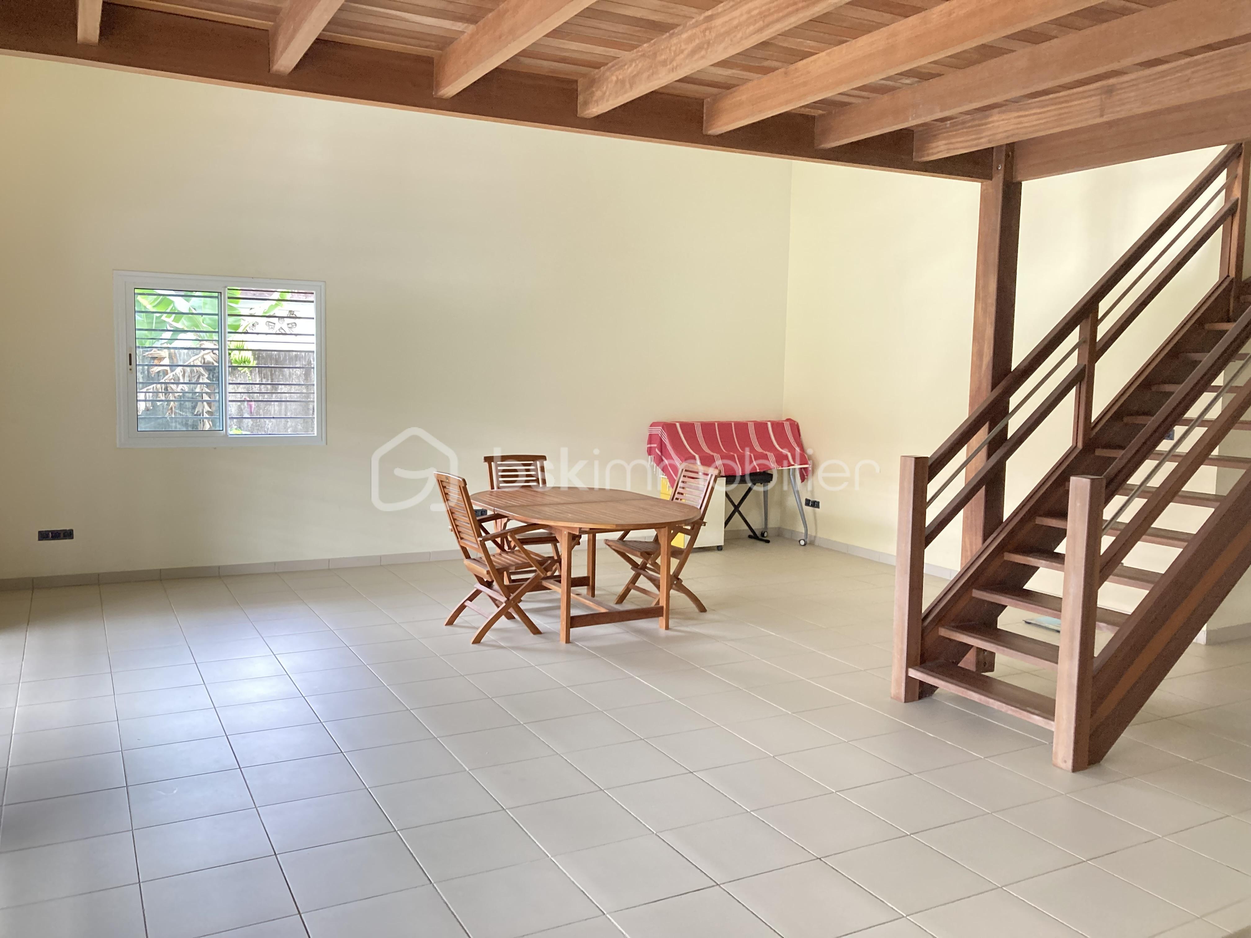 Maison de 280 m² - salon escalier bis.jpeg