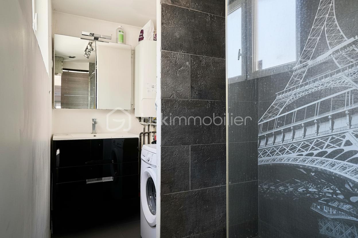 SALLE DE DOUCHE. RONCQ.png