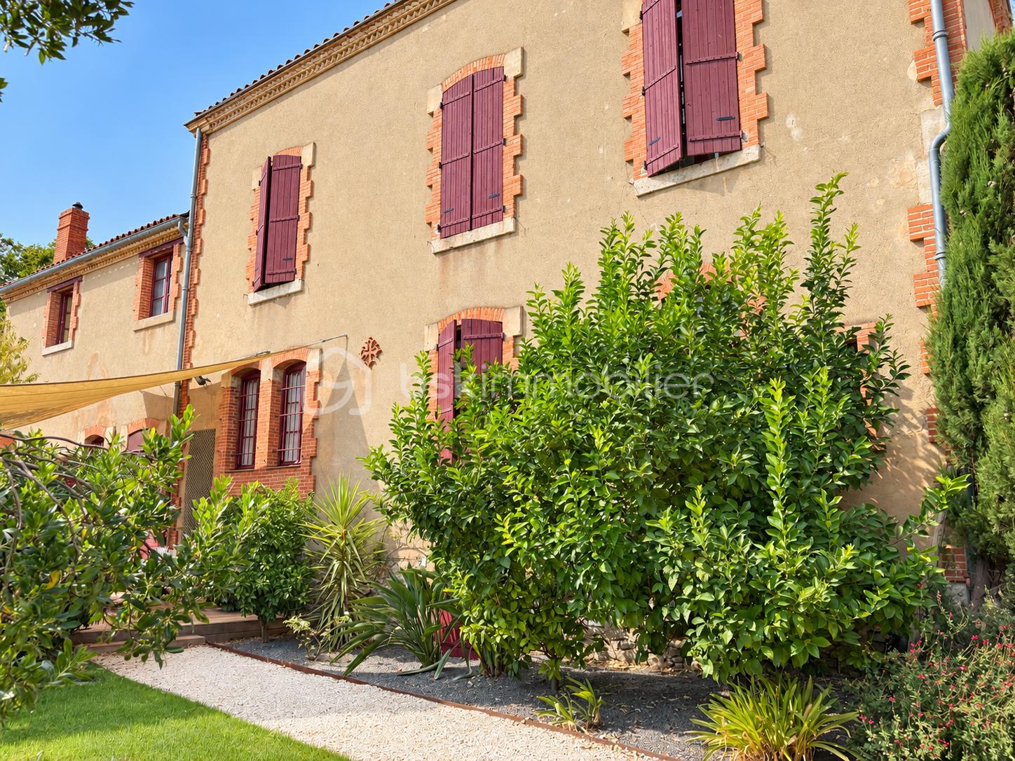 Villa contemporaine avec piscine-2.png