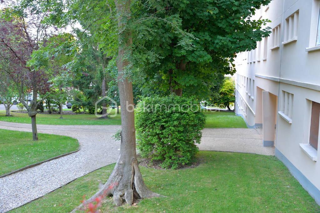 Fenêtre coté jardin2.jpg